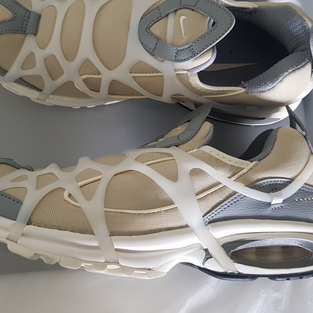 Nike Air Kukini Rattan and Particle Grey 착용 스타일