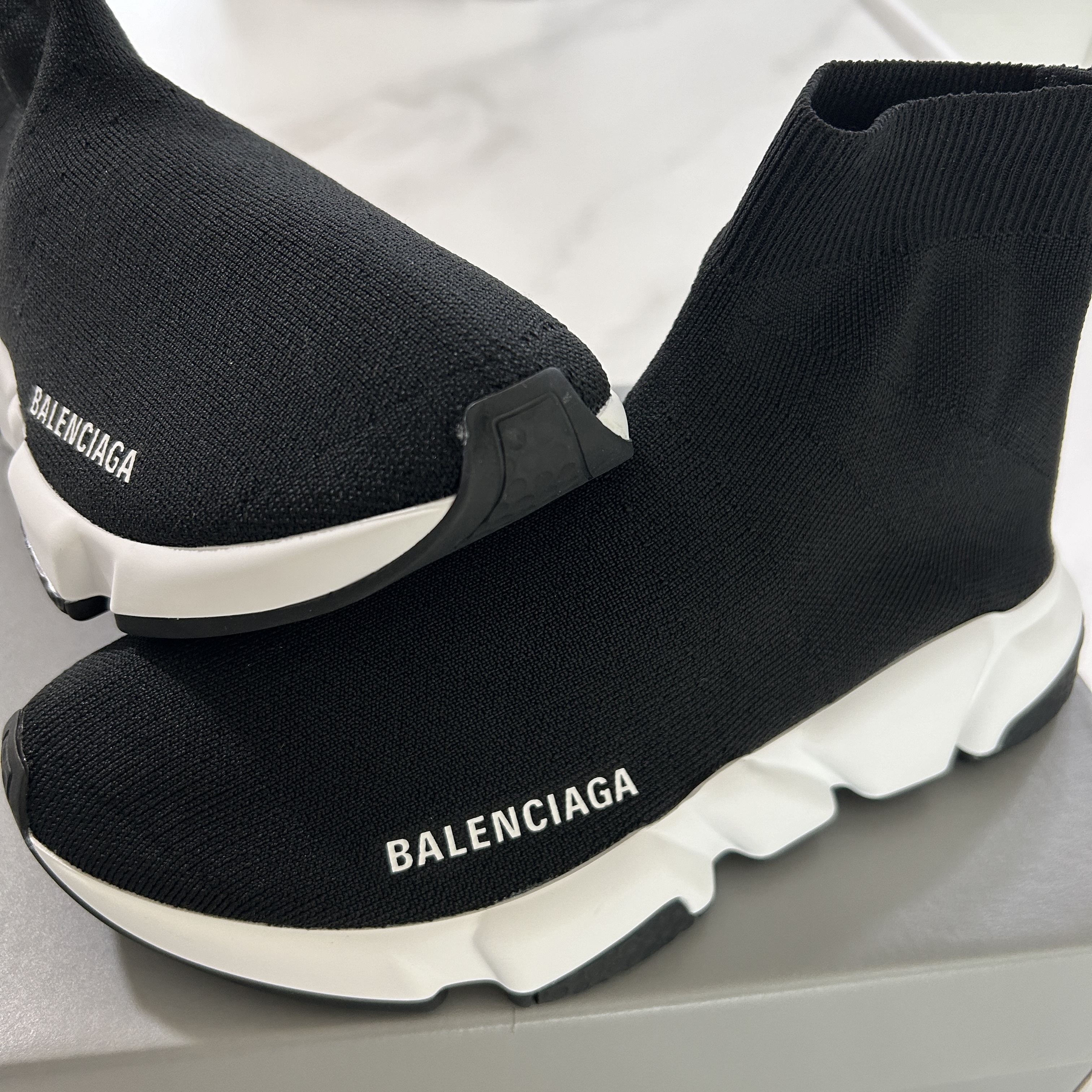 (W) Balenciaga Speed Trainer Black White 2021/2022 착용 스타일