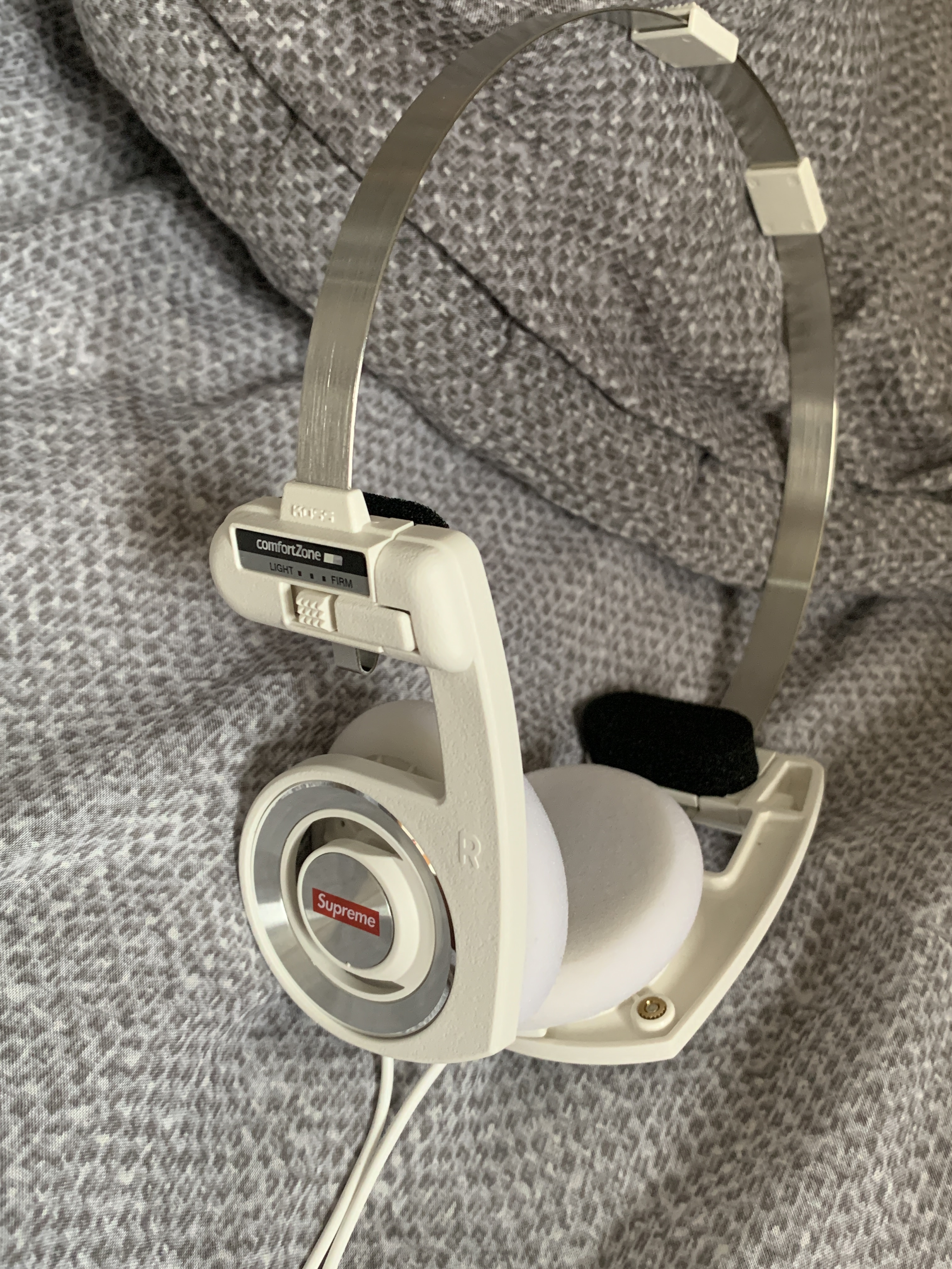 Supreme x Koss Portapro Headphones White - 23FW 착용 스타일