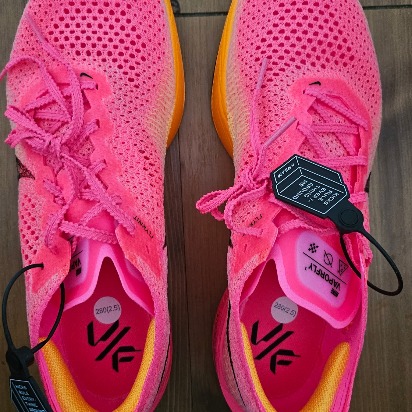 Nike ZoomX Vaporfly Next% 3 Hyper Pink 착용 스타일 - 2