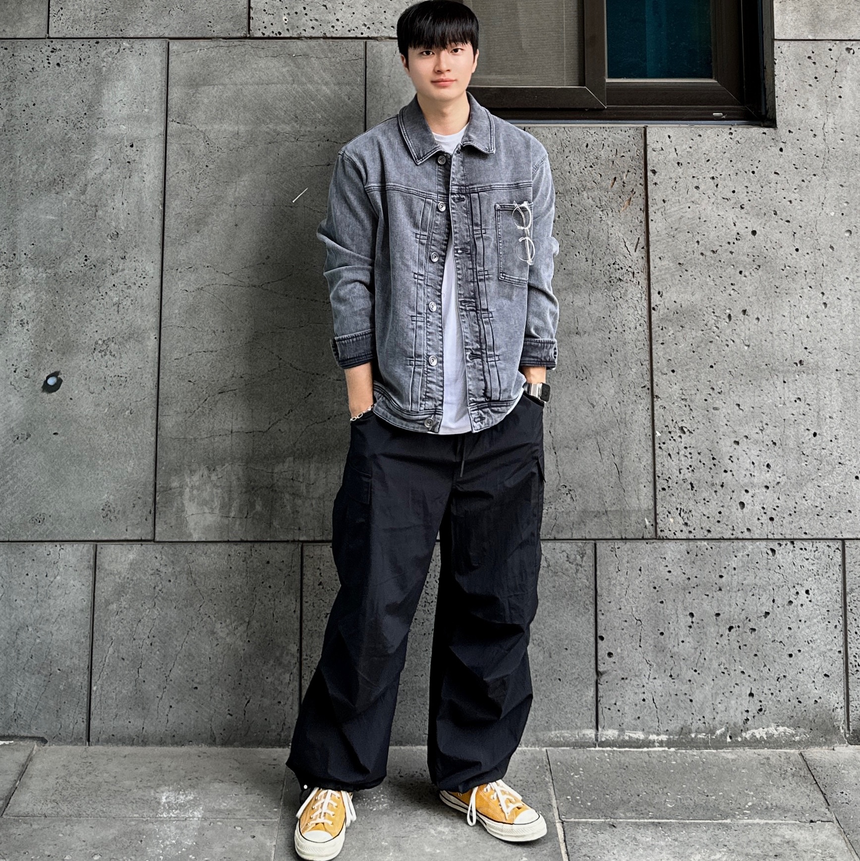 Converse Chuck 70 High Vintage Canvas Sunflower 착용 스타일 - 1