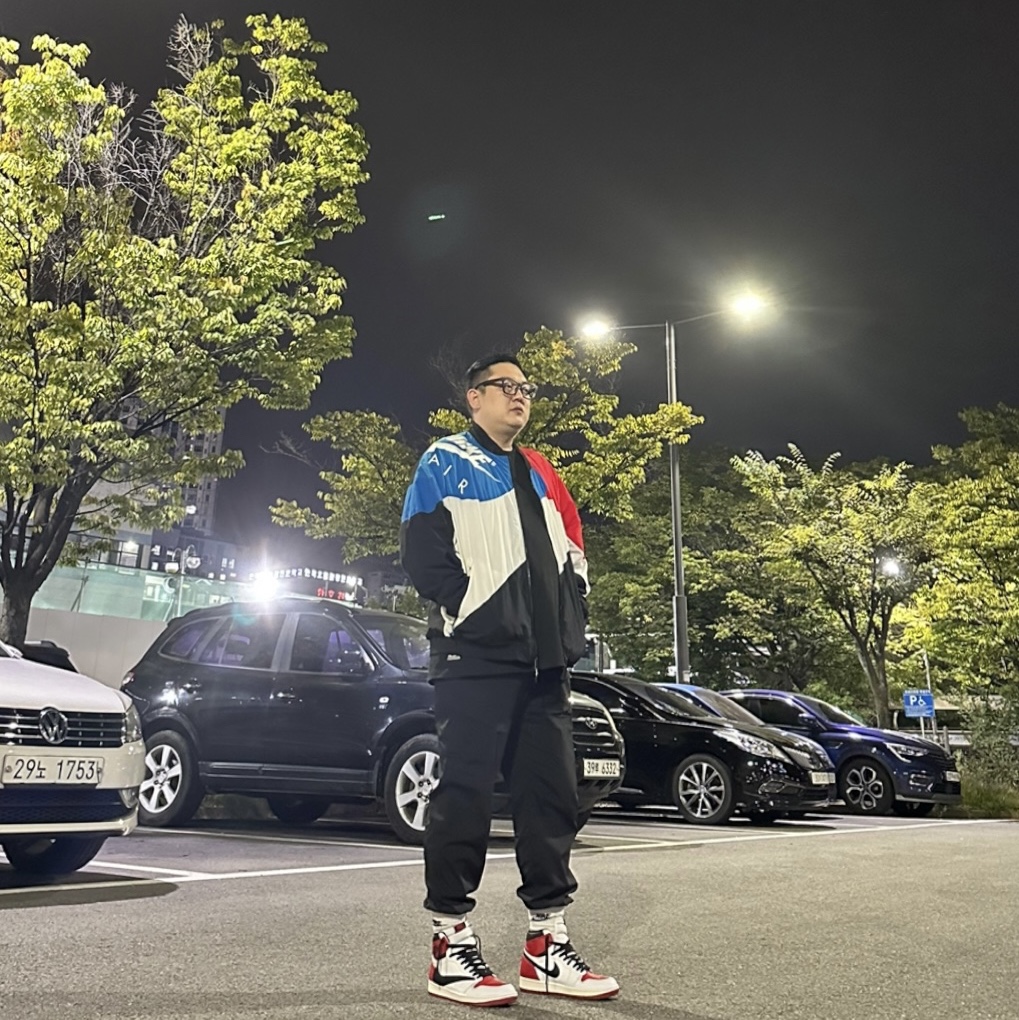 Jordan Legacy AJ Retro 4 What The Light Jacket Black, Jordan 1 Retro High OG Heritage 착용 스타일