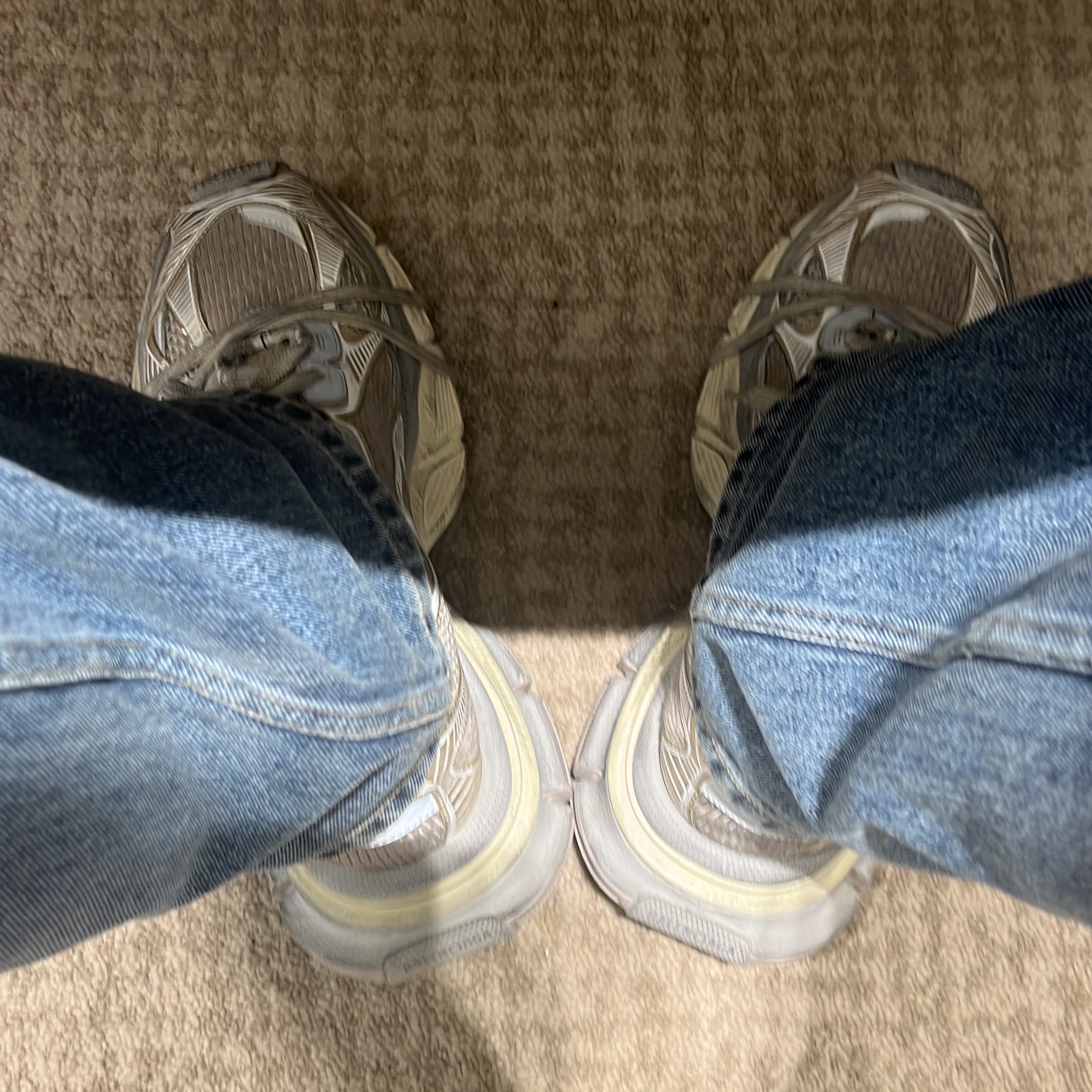 Balenciaga 3XL Sneakers Light Beige 착용 스타일