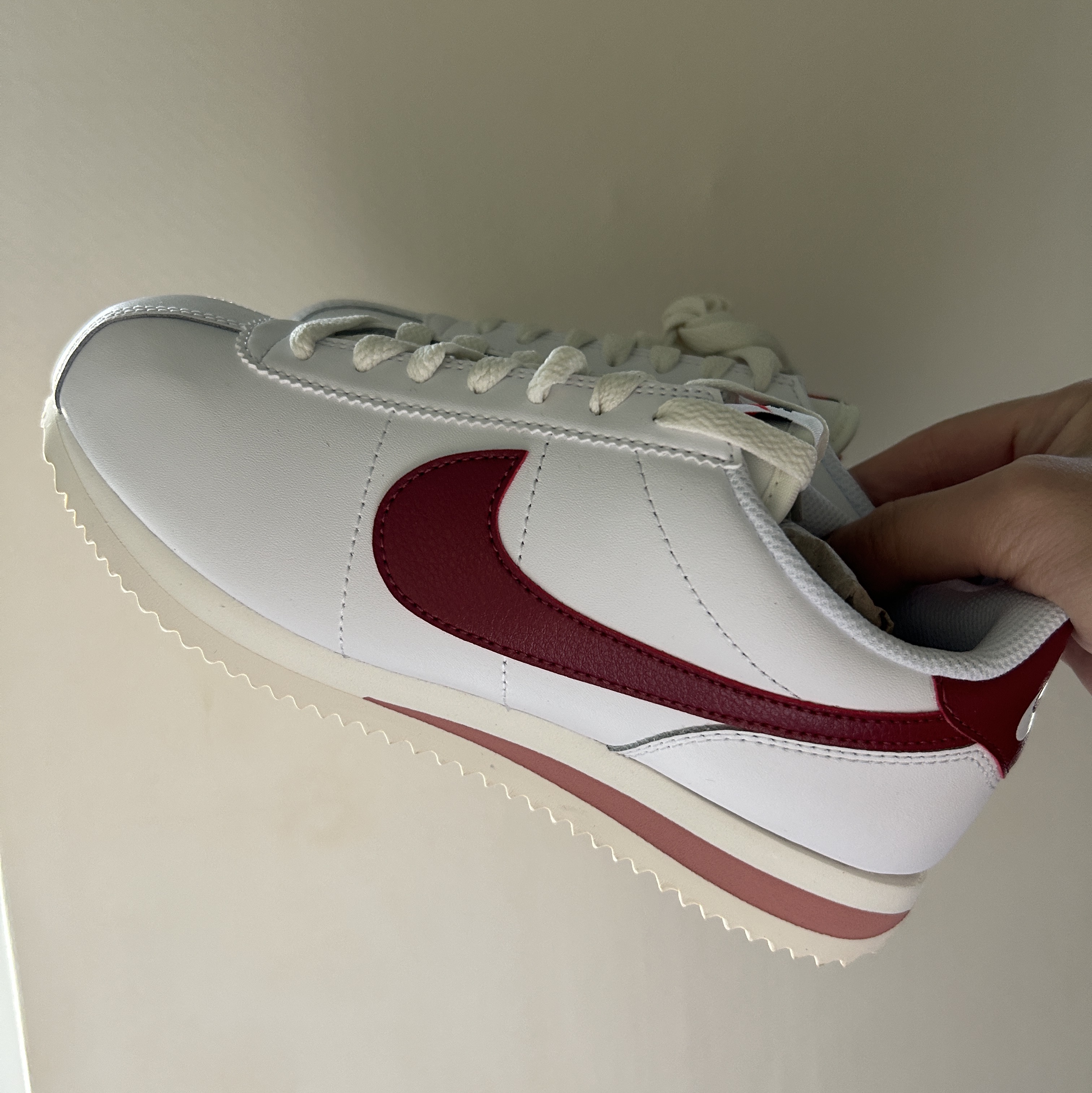(W) Nike Cortez White Red Stardust 착용 스타일