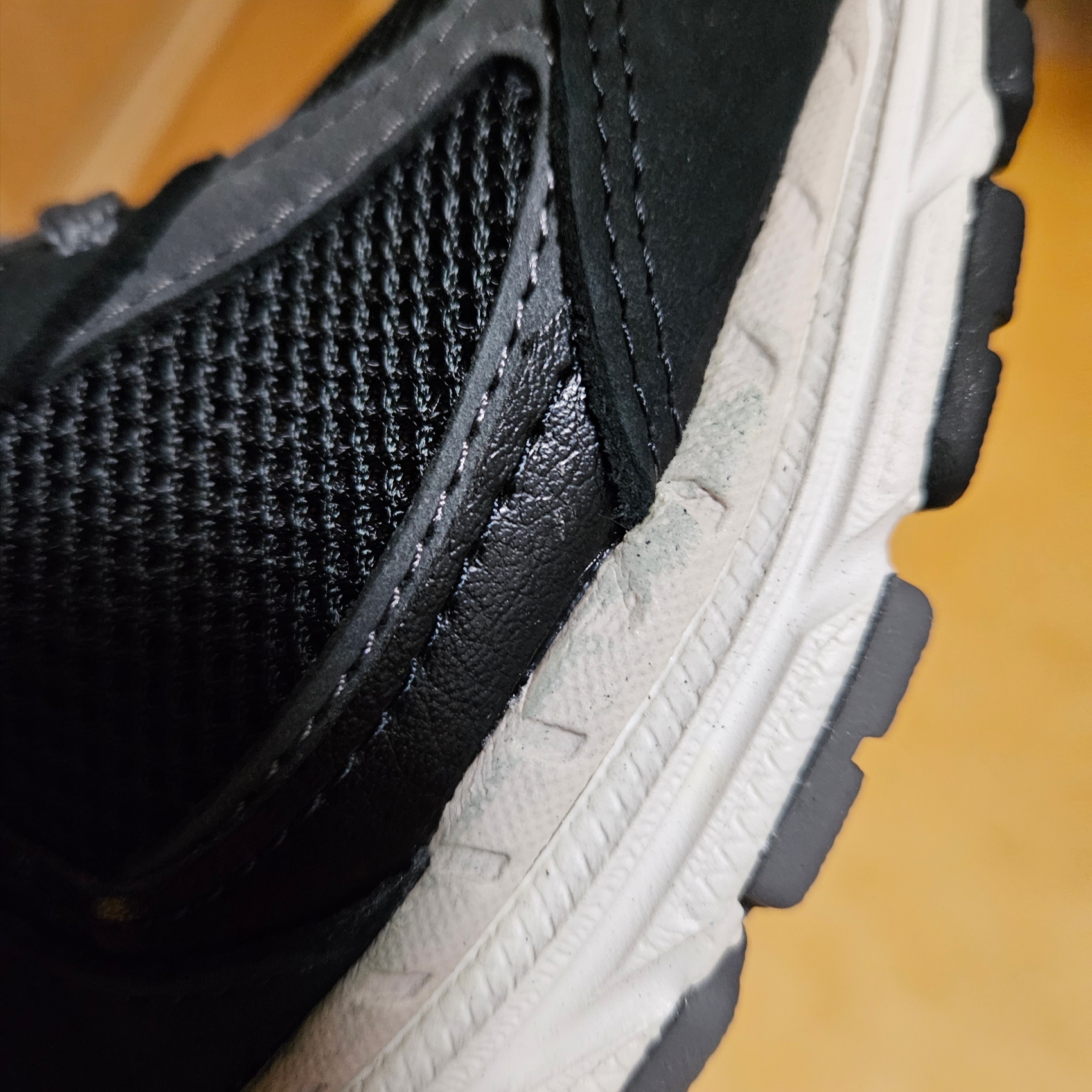 New Balance 2002R Premium Vintage Black 착용 스타일
