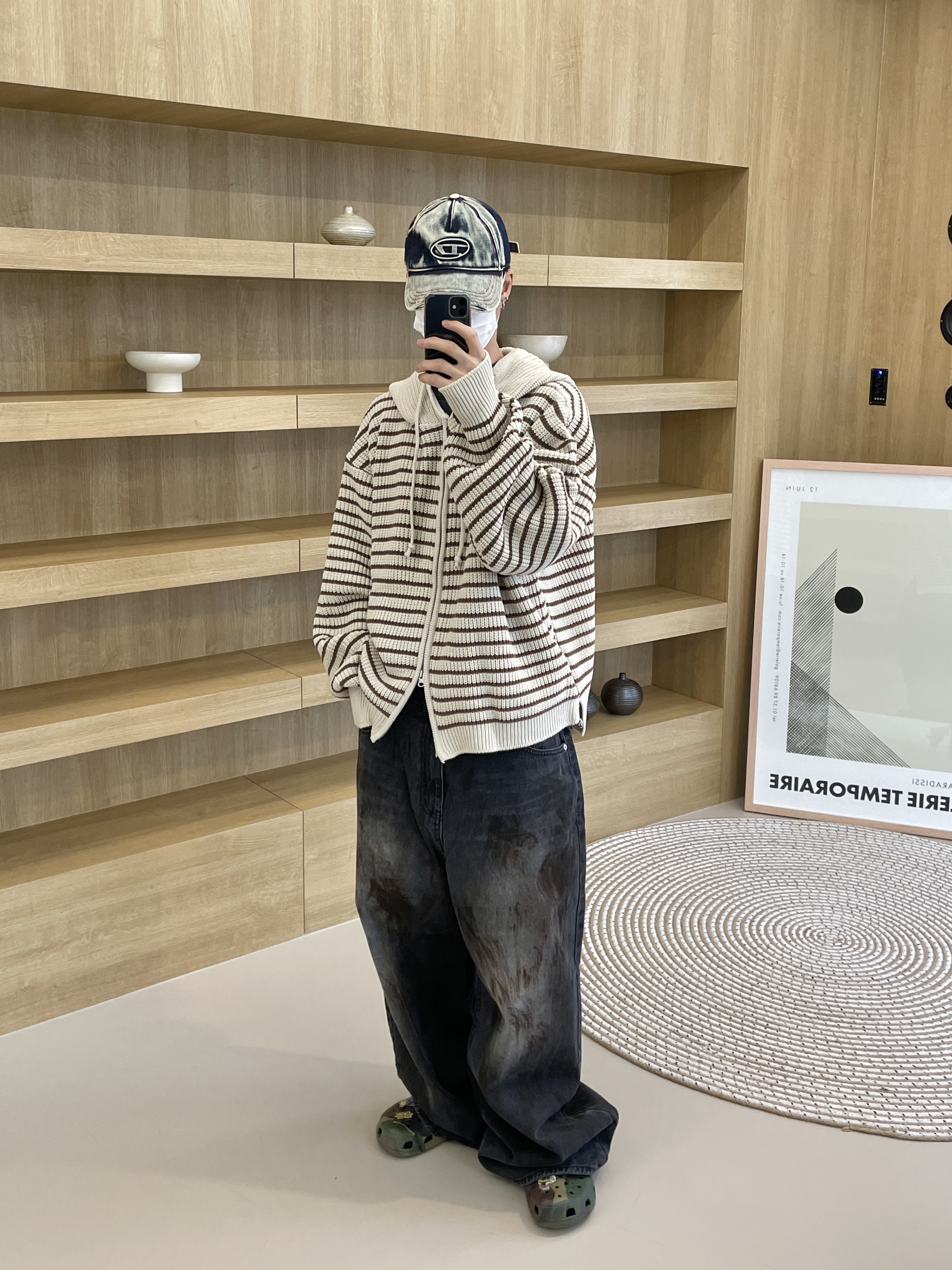 Diesel C-Seymon Treated Denim Baseball Cap Blue White, Crocs x Palace Classic Clog Woodland Camo 착용 스타일