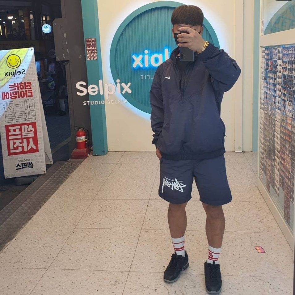 Nike x Stussy Windrunner Jacket Off Noir, Nike x Stussy Water Shorts Off Noir 착용 스타일 - 1