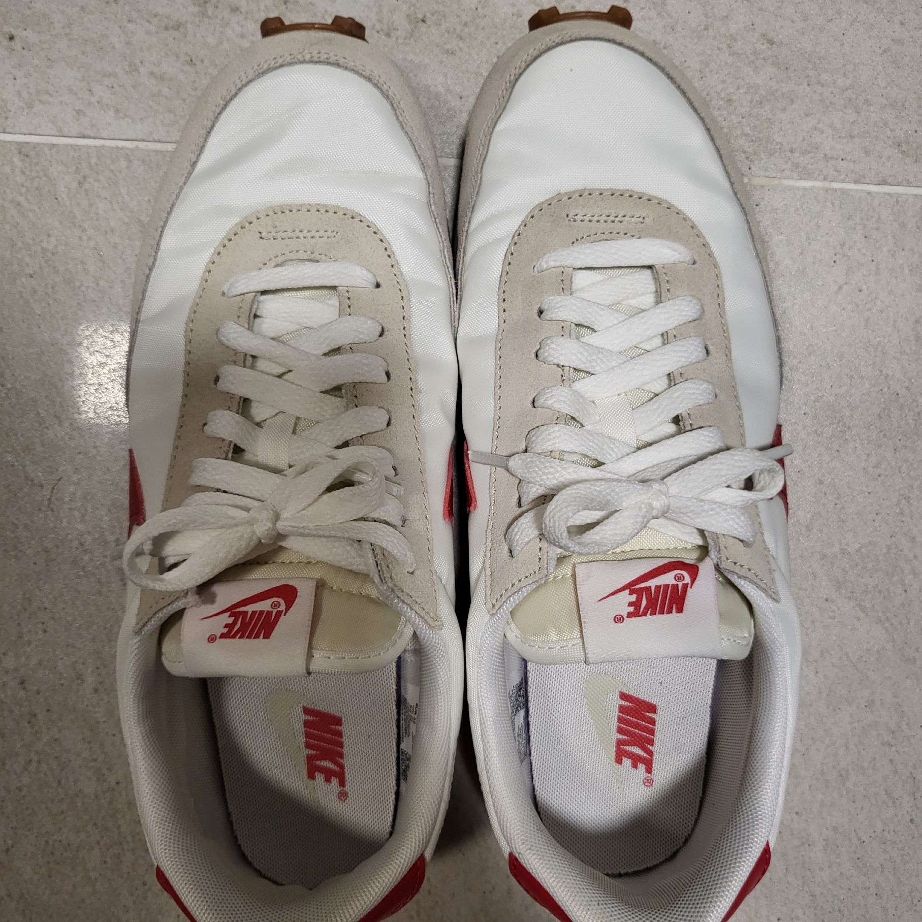 (W) Nike Daybreak Summit White University Red 착용 스타일
