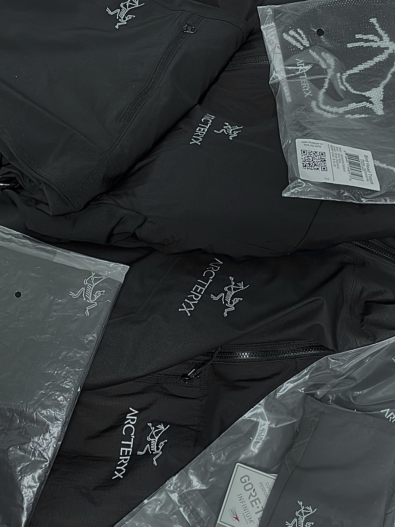 Arc'teryx Atom Hoody Black, Arc'teryx Beta Jacket Black 착용 스타일
