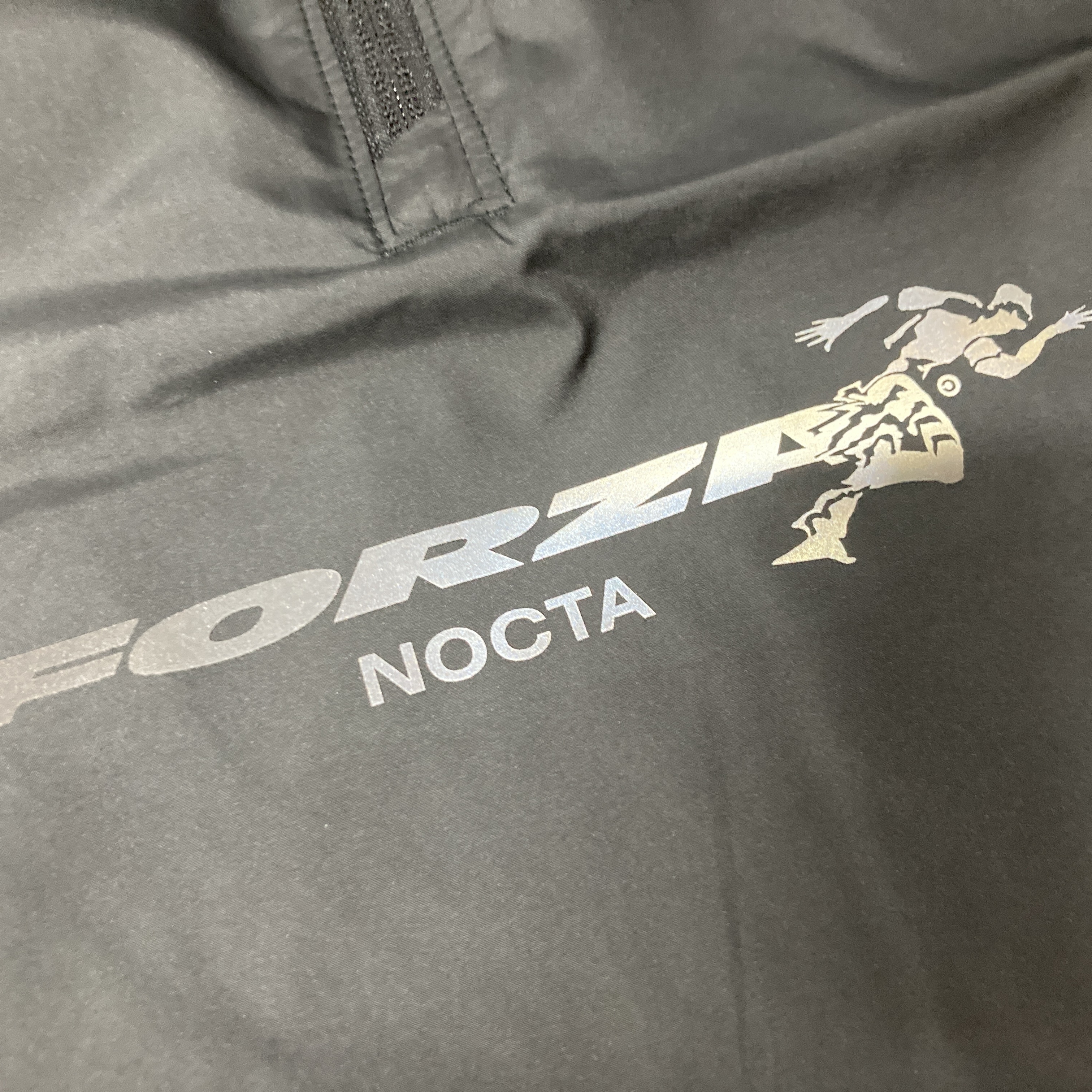 Nike x Drake Nocta NRG Running Jacket Black Baroque Brown (FJ3009-010) 착용 스타일 - 2