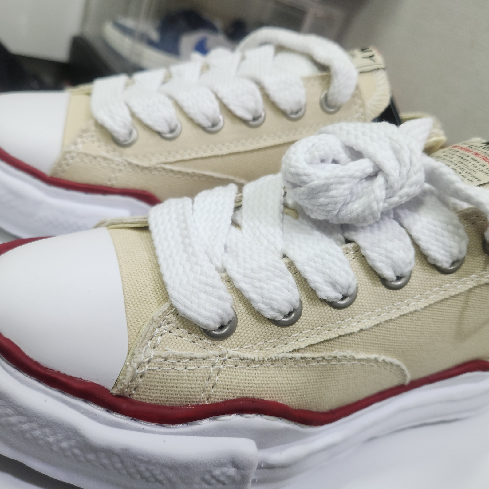 Maison Mihara Yasuhiro Peterson OG Sole Canvas Low-top Sneakers Natural 착용 스타일 - 1