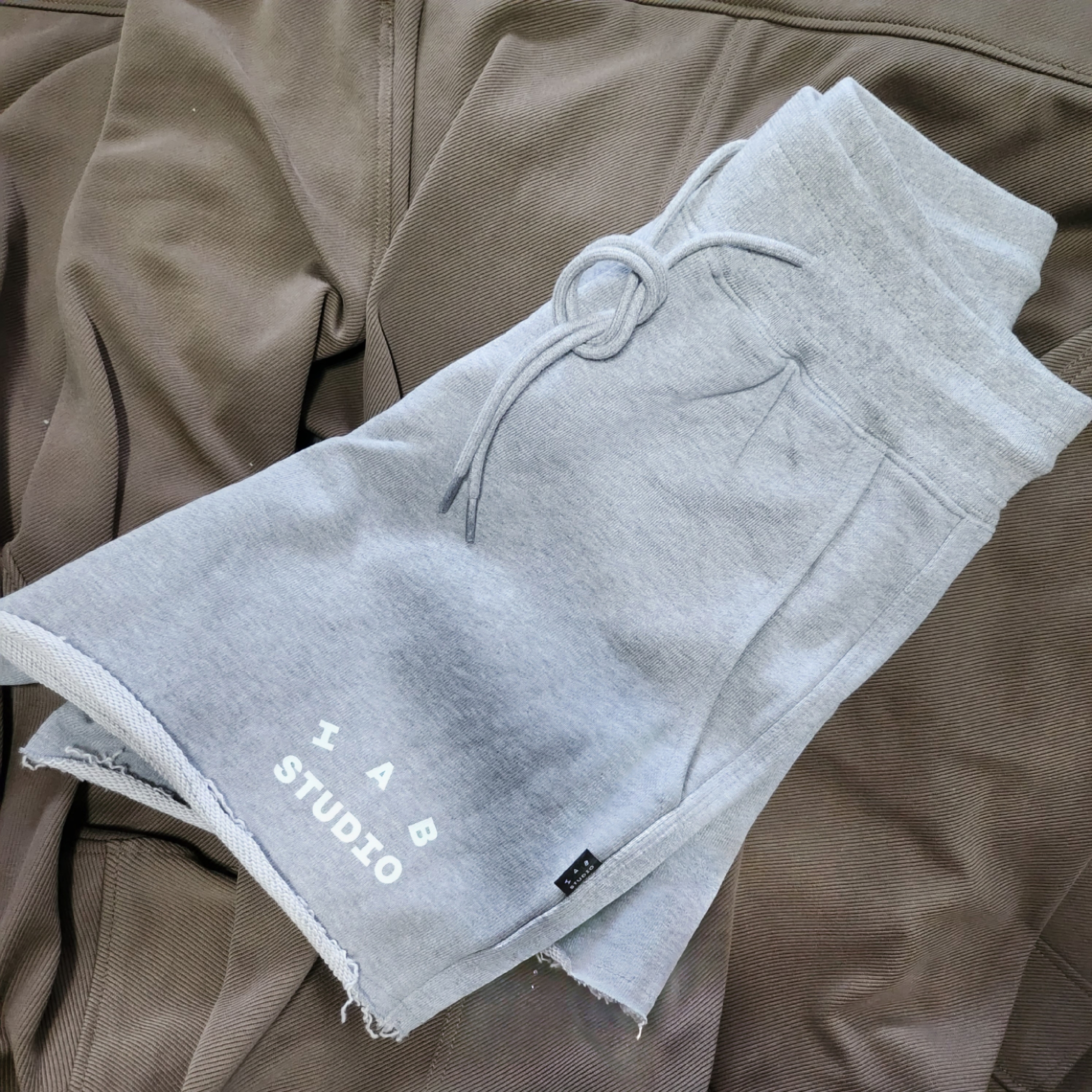 IAB Studio Heavy Short Sleeve Sweatshirt Gray - 23FW, IAB Studio Heavy Sweat Shorts Gray - 23FW 착용 스타일 - 4
