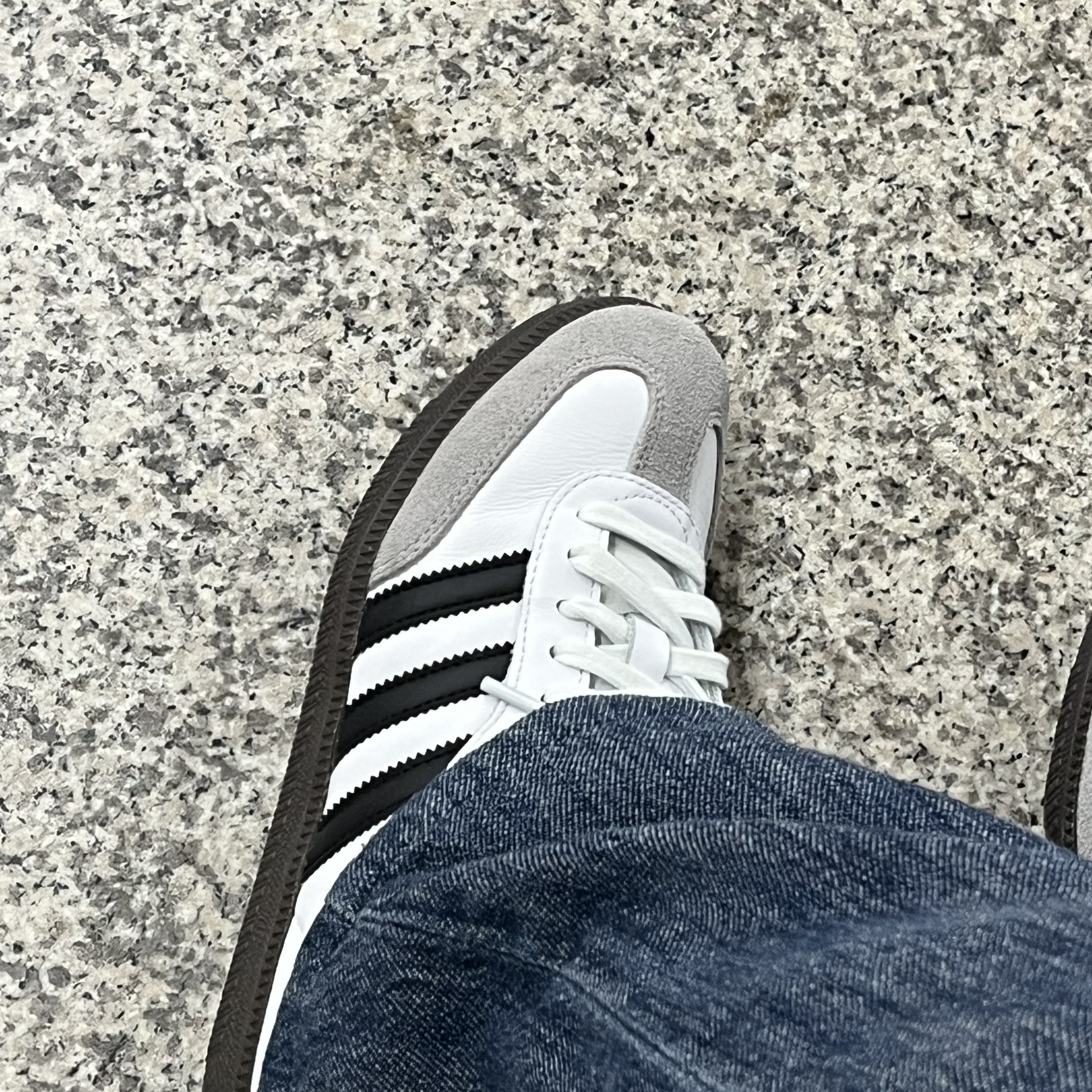 Adidas Samba OG Cloud White 착용 스타일 - 2