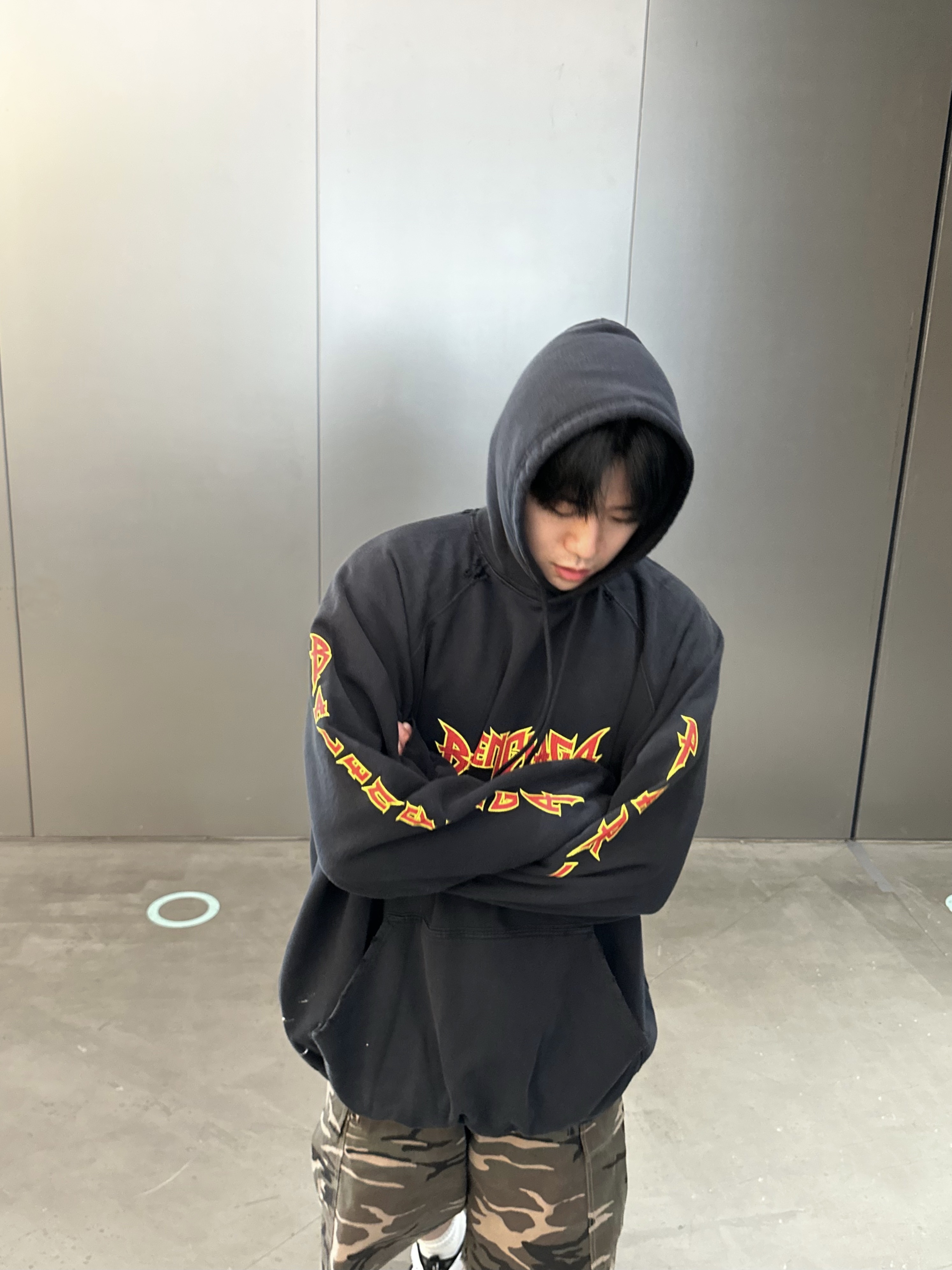 Nike x Comme des Garcons Homme Plus Air Max Sunder SP White Black, Balenciaga Metal Oversized Hoodie Black 착용 스타일 - 3