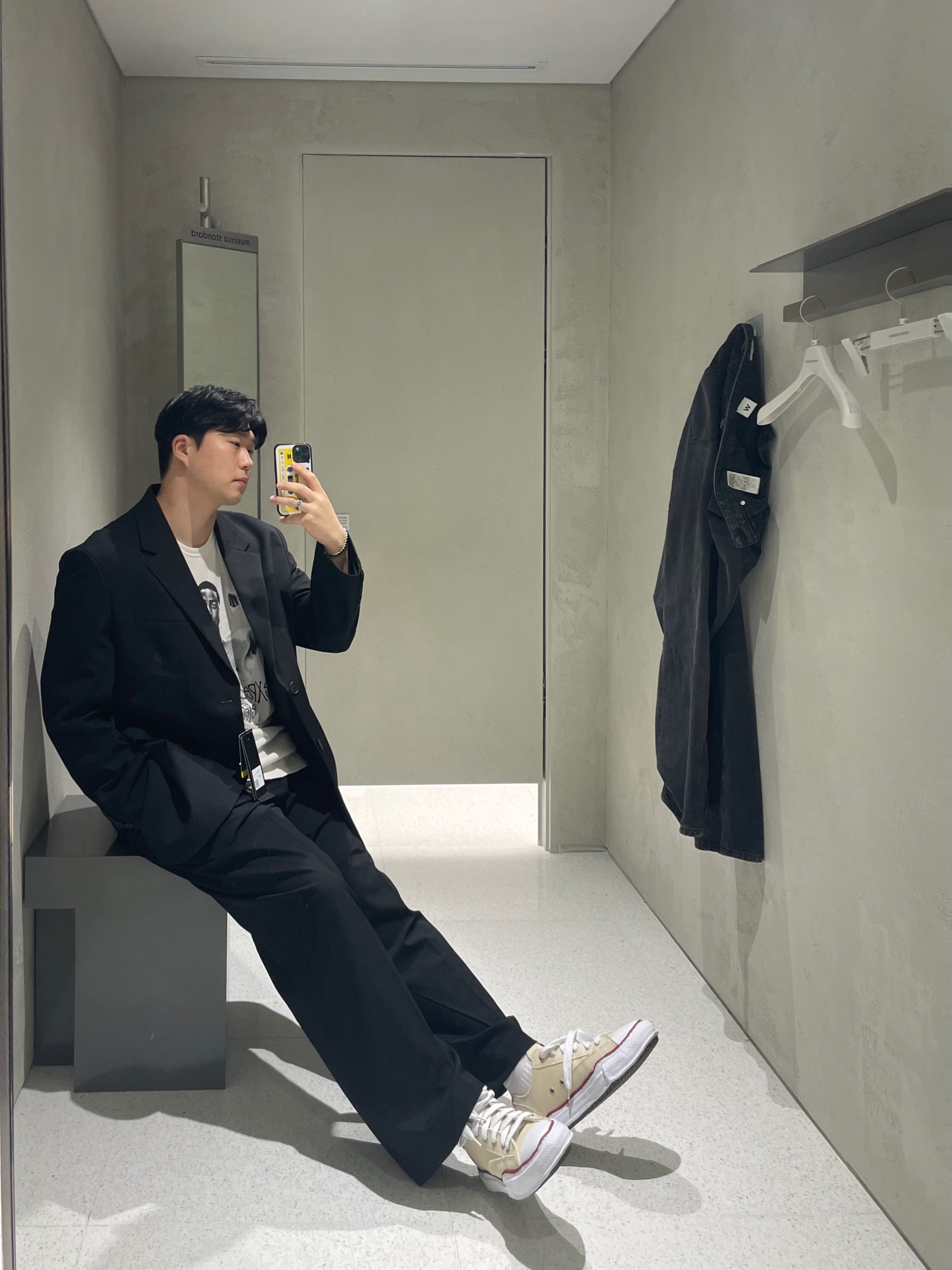 Maison Mihara Yasuhiro Peterson OG Sole Canvas Low-top Sneakers Natural, Stussy x Martine Rose Stand Firm Pigment Dyed T-Shirt Natural 착용 스타일