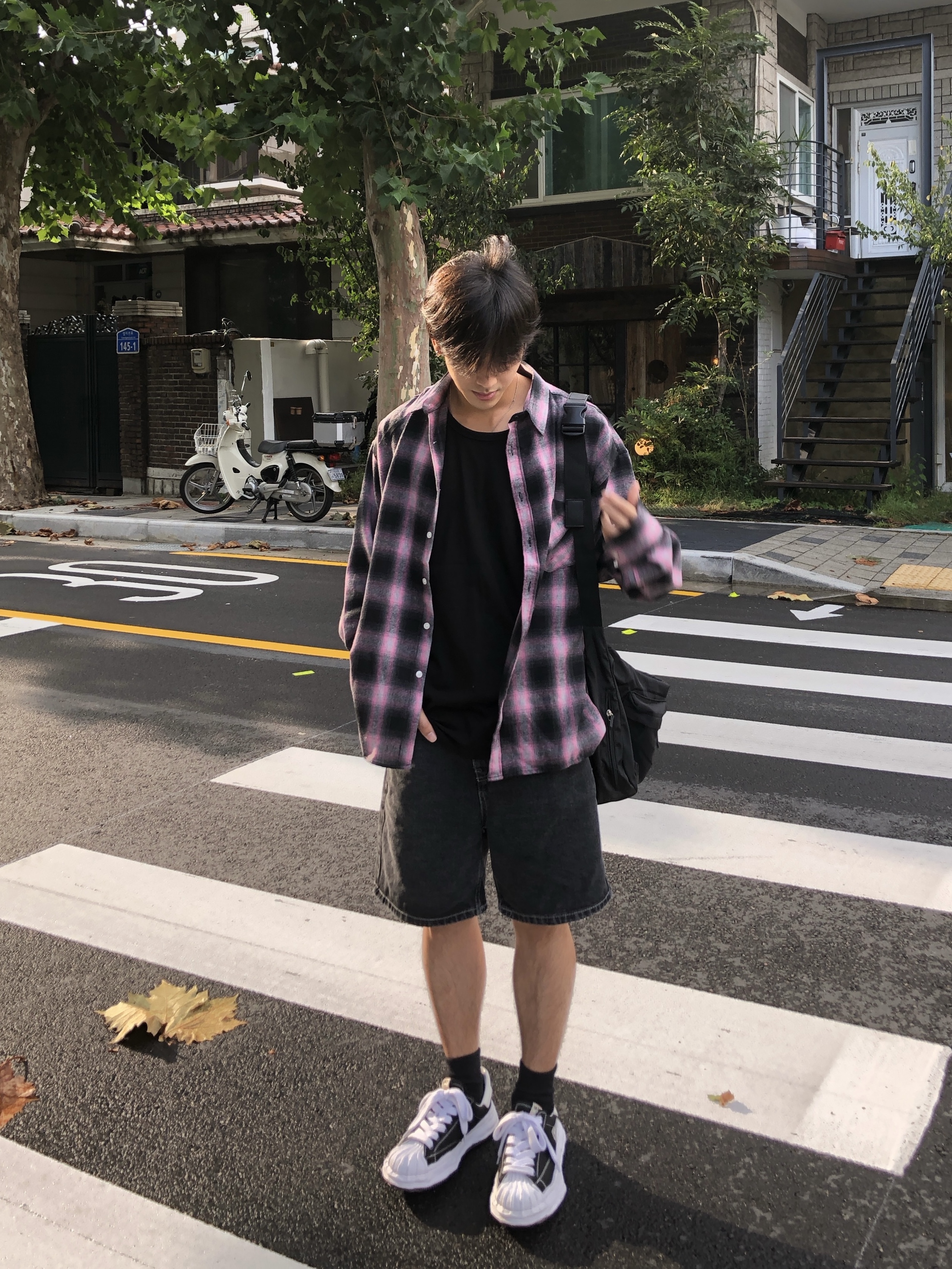 Maison Mihara Yasuhiro Blakey OG Sole Canvas Low-top Sneakers Black White 착용 스타일 - 4