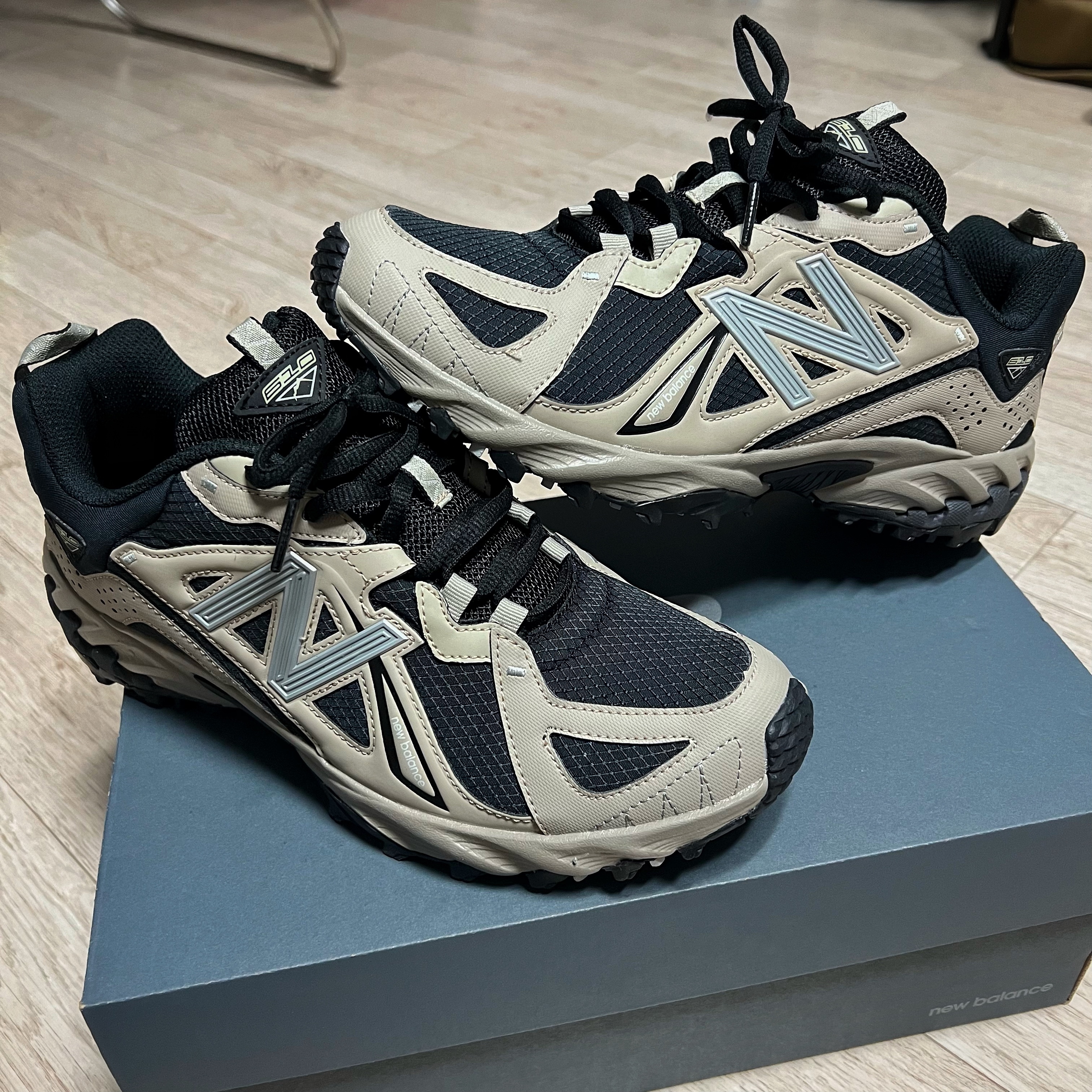 New Balance ML610T Aluminum Black - D Standard 착용 스타일