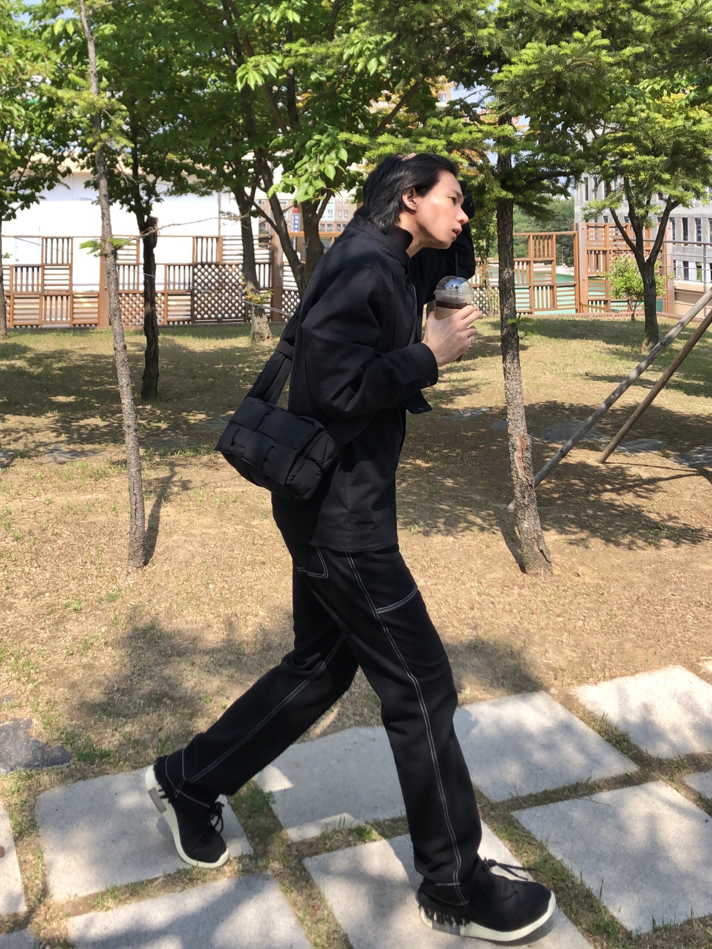 Bottega Veneta Padded Tech Cassette Black, Nike x Fear of God Air Fear of God Raid Black 착용 스타일