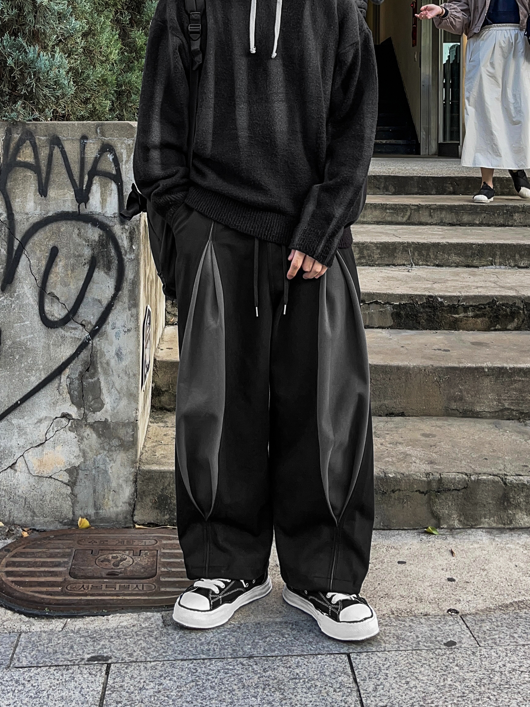 Maison Mihara Yasuhiro Peterson OG Sole Canvas Low Sneakers Black 착용 스타일 - 1