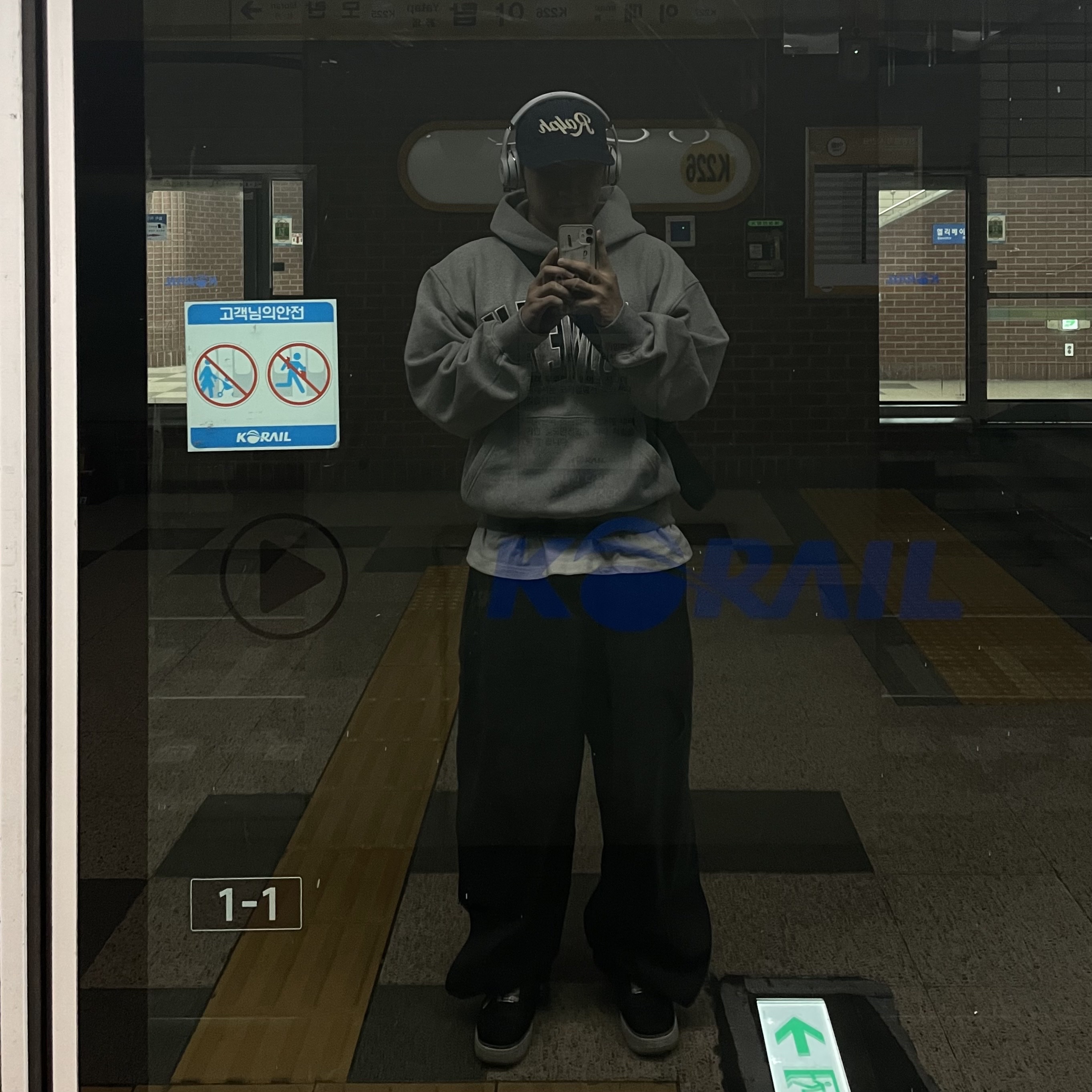 Sansan Gear Wide Snap Pants Grey - 23SS, Nike x Comme des Garcons Shirt x Supreme Air Force 1 Low 2018 착용 스타일