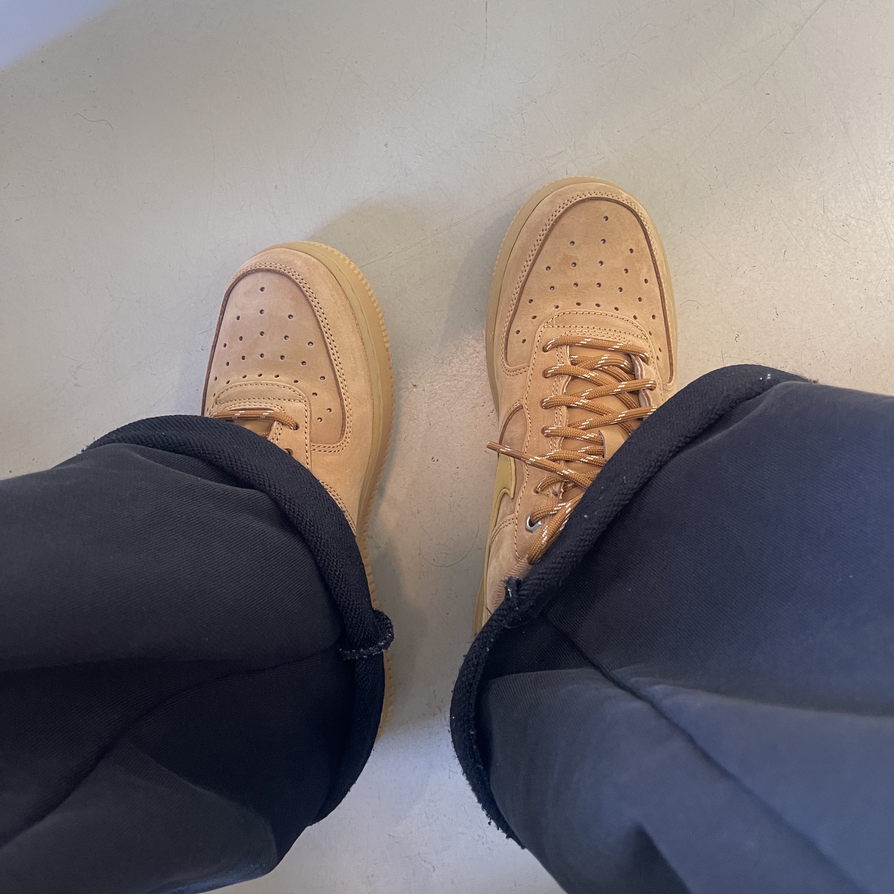 Nike Air Force 1 '07 WB Flax 착용 스타일