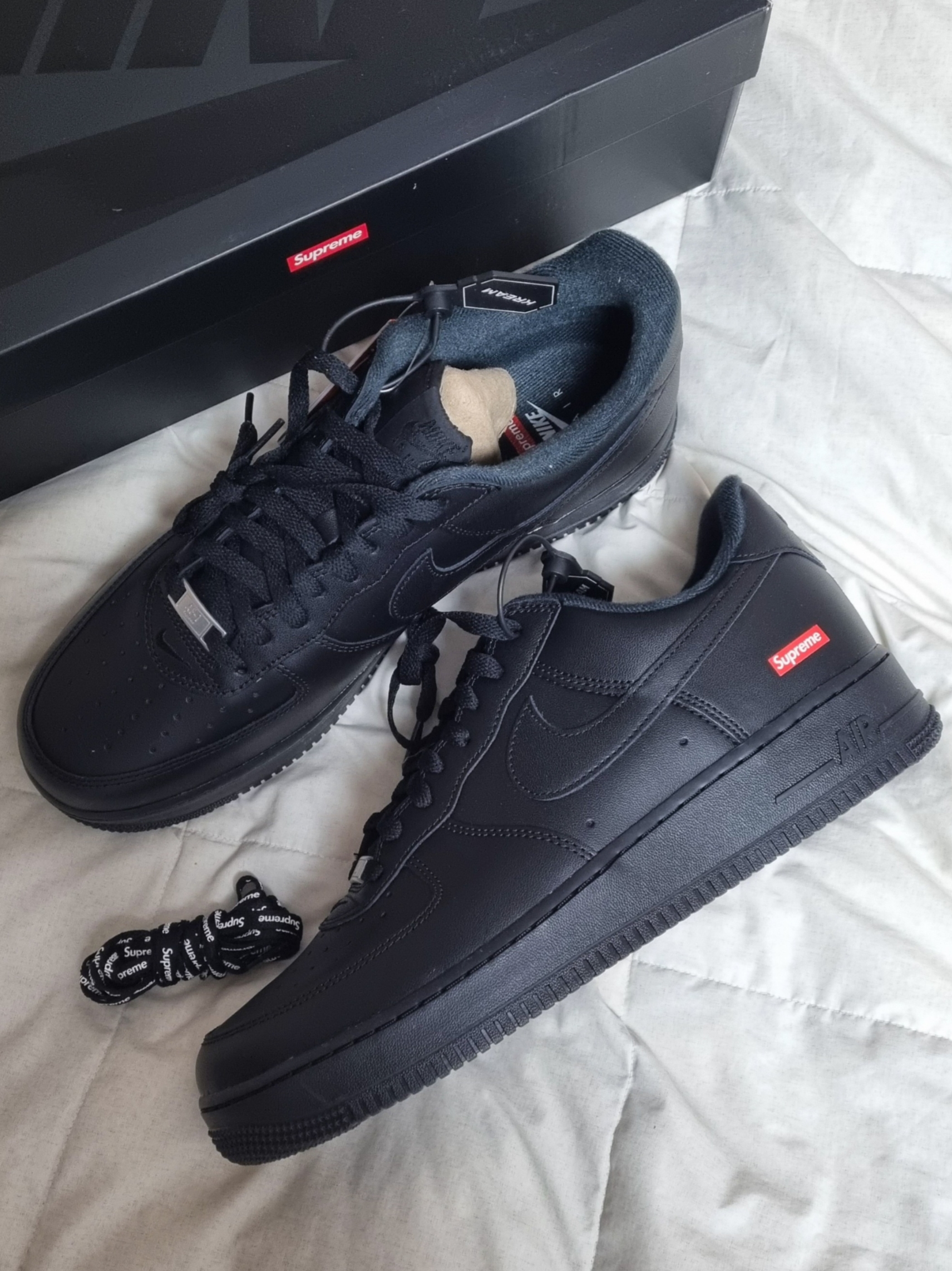Nike x Supreme Air Force 1 Low Black 착용 스타일