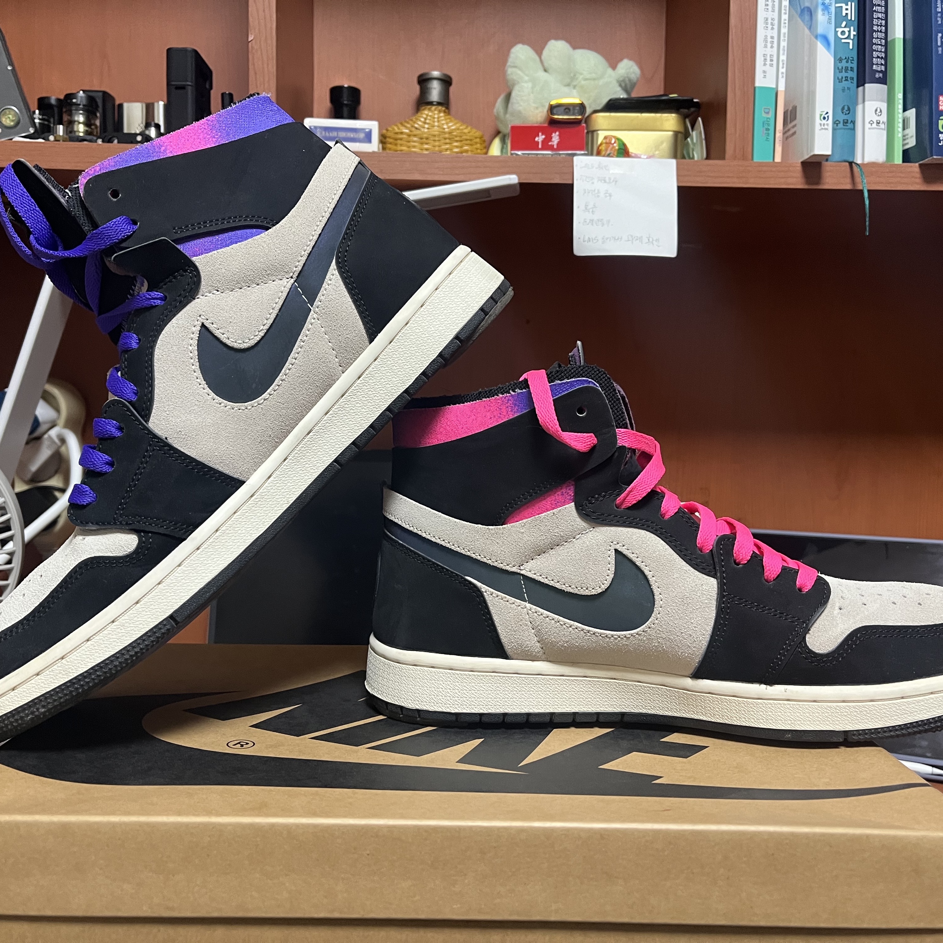 Jordan 1 x Paris Saint-Germain Zoom Air CMFT, Nike Dunk Low Retro PRM University Red Black 착용 스타일 - 2