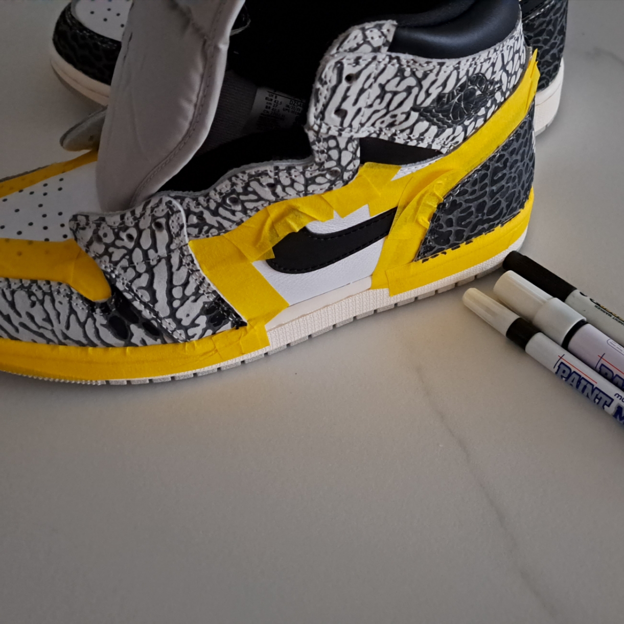 Jordan 1 Retro High OG White Cement 착용 스타일 - 3