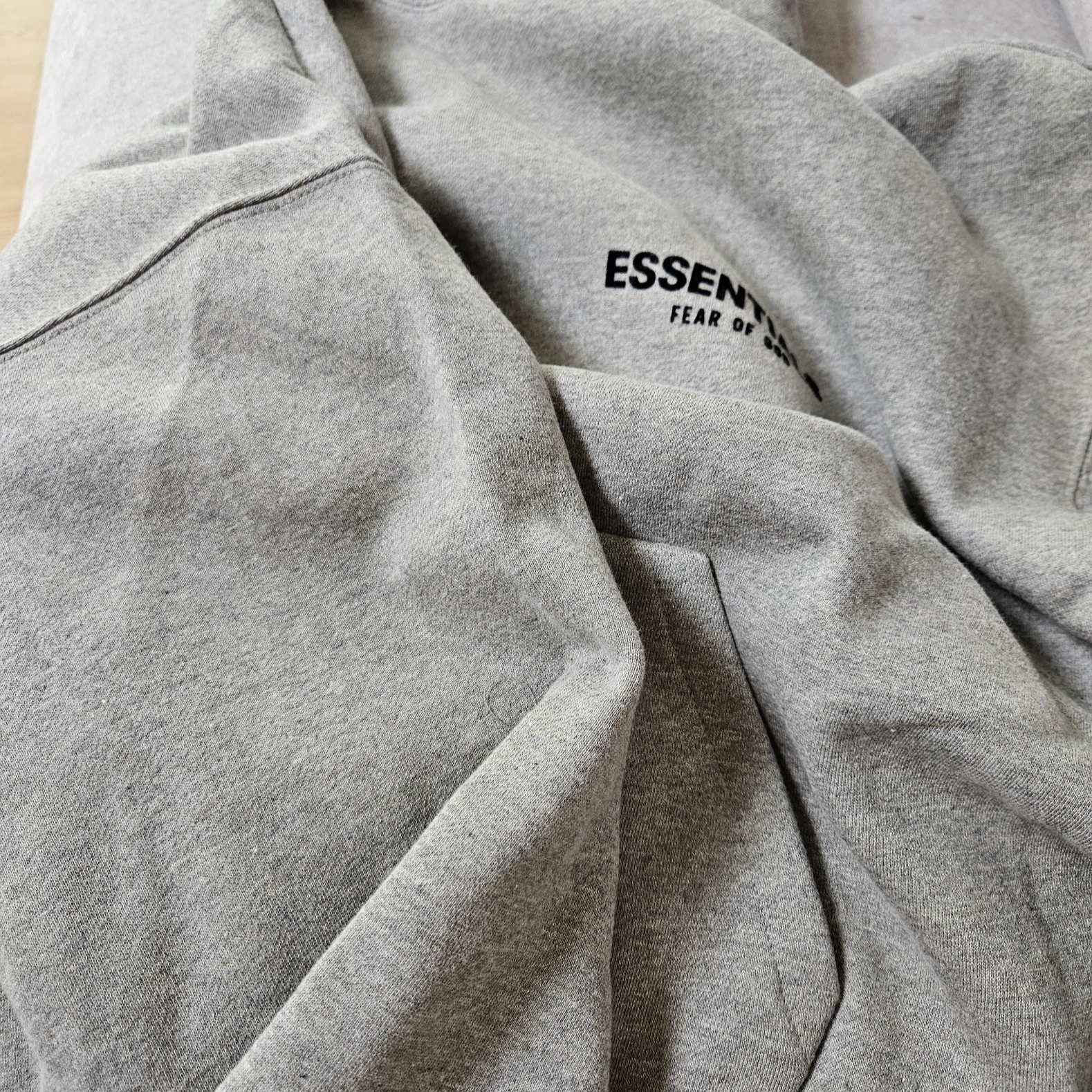 Essentials The Core Collection Hoodie Dark Oatmeal 착용 스타일