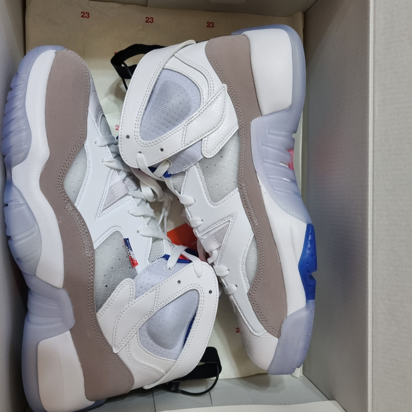 Jordan x Paris Saint-Germain Jumpman Two Trey White 착용 스타일 - 1