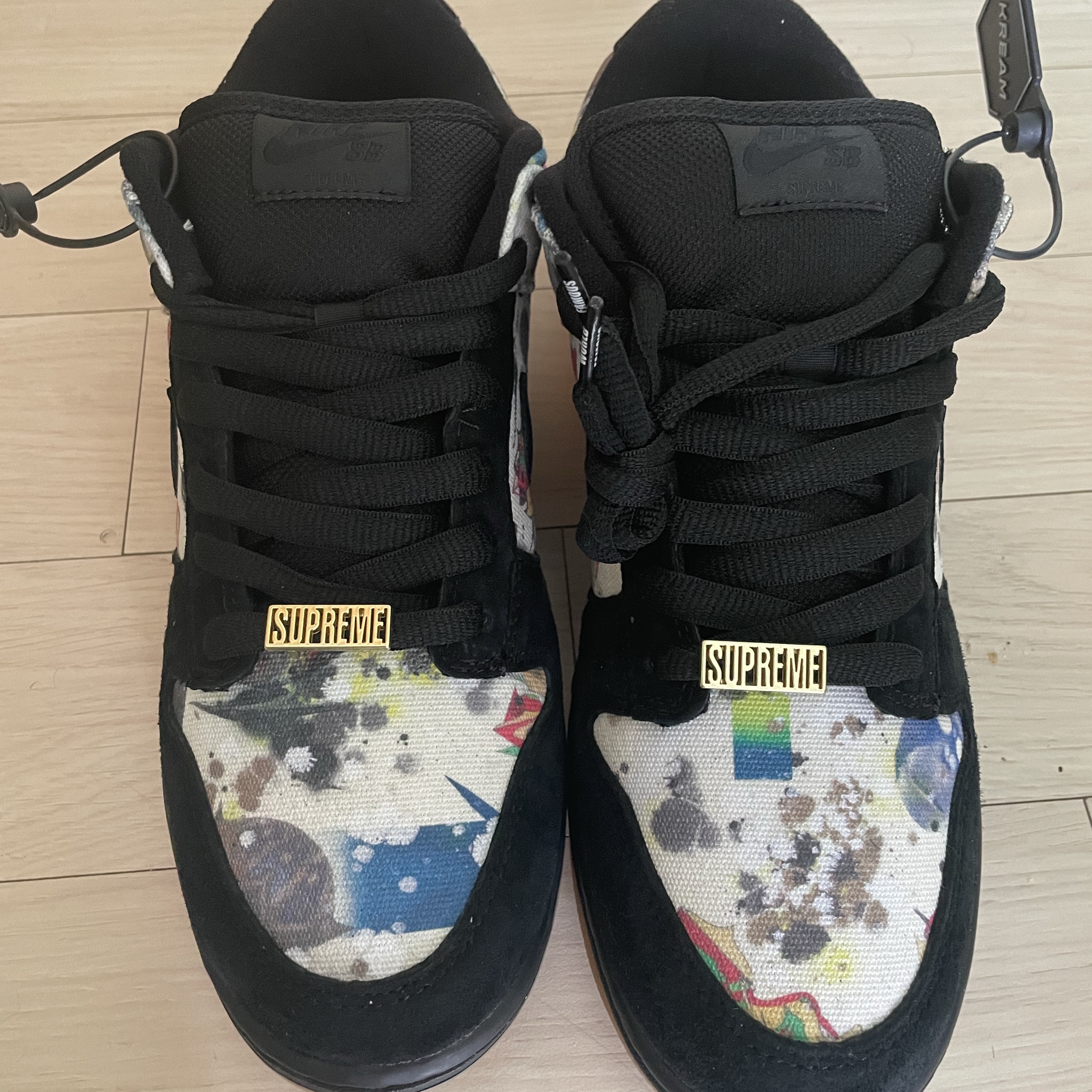 Nike x Supreme SB Dunk Low QS Rammellzee Black 착용 스타일 - 1
