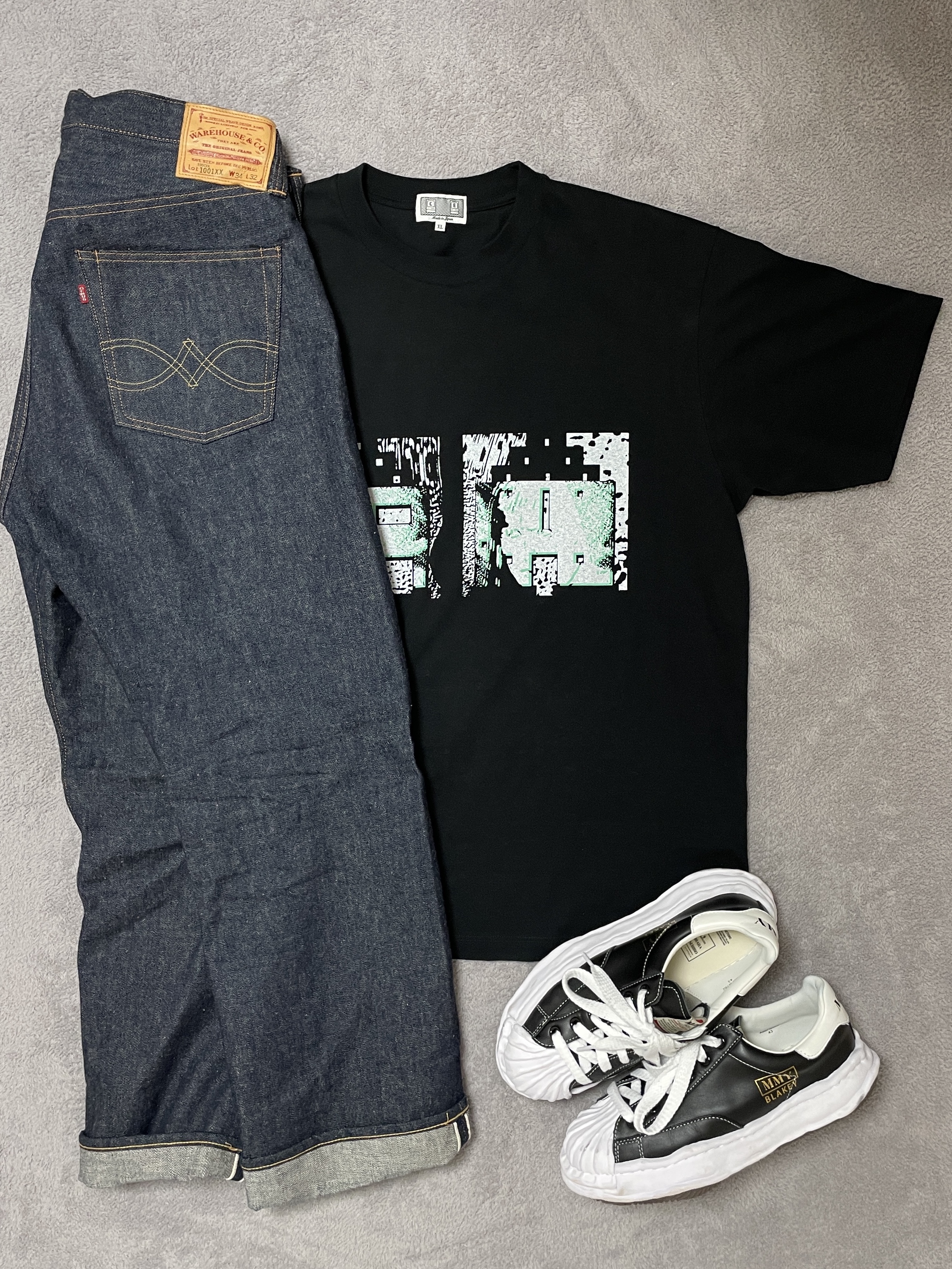 Maison Mihara Yasuhiro Blakey OG Sole Leather Low-top Sneakers Black, Cav Empt Displeased T-Shirt Black - 23FW 착용 스타일 - 5