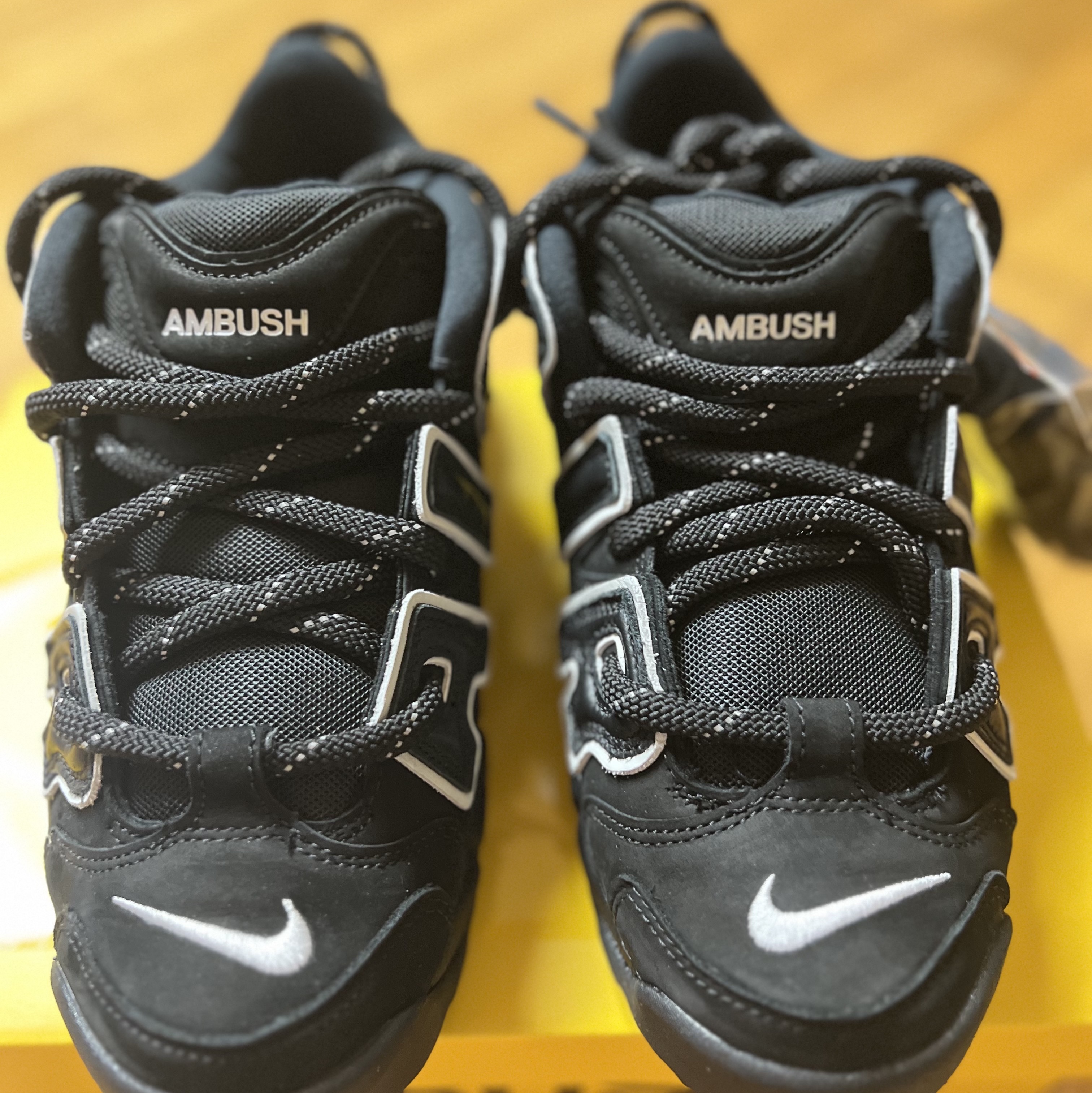 Nike x Ambush Air More Uptempo Low Black and White 착용 스타일 - 3