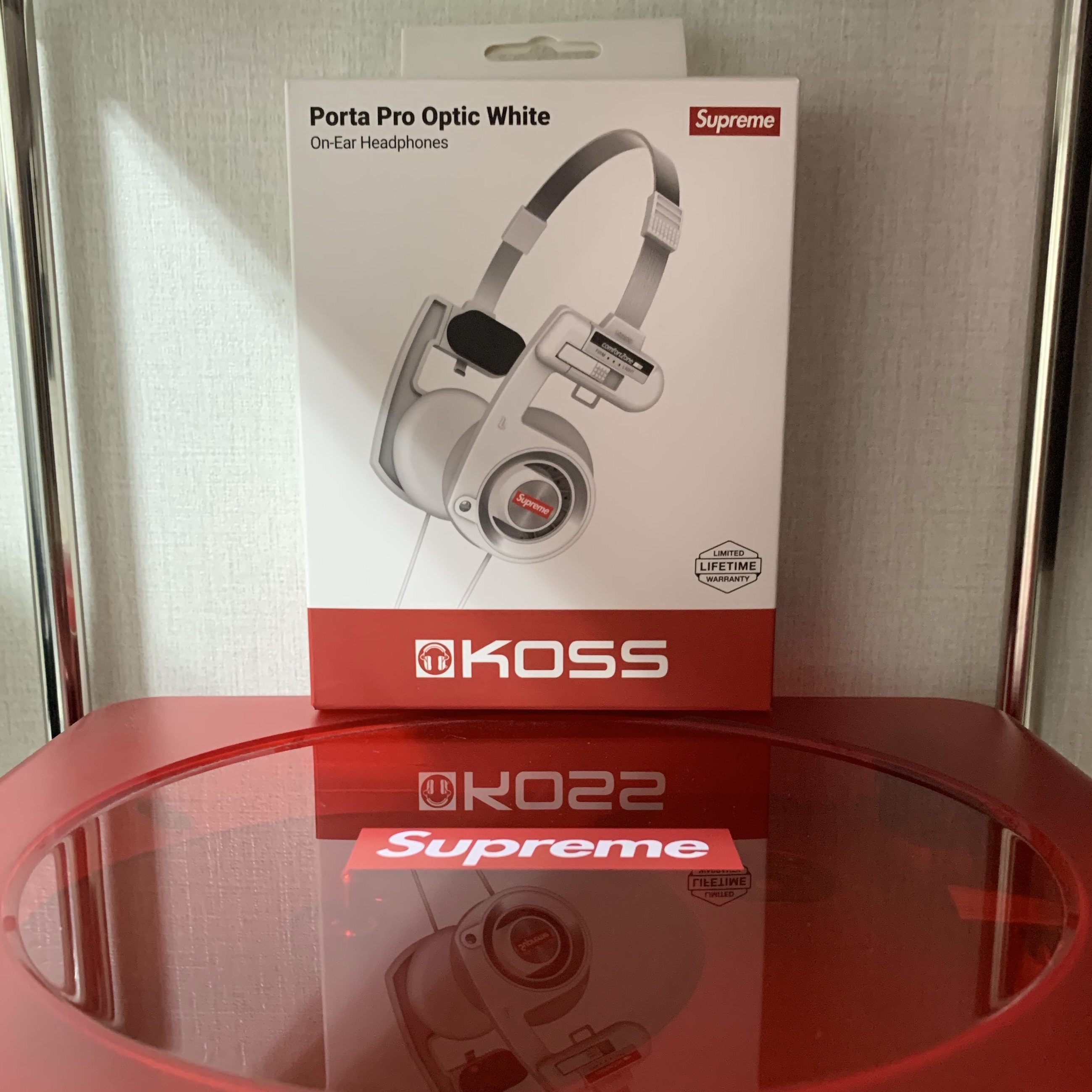 Supreme x Koss Portapro Headphones White - 23FW 착용 스타일
