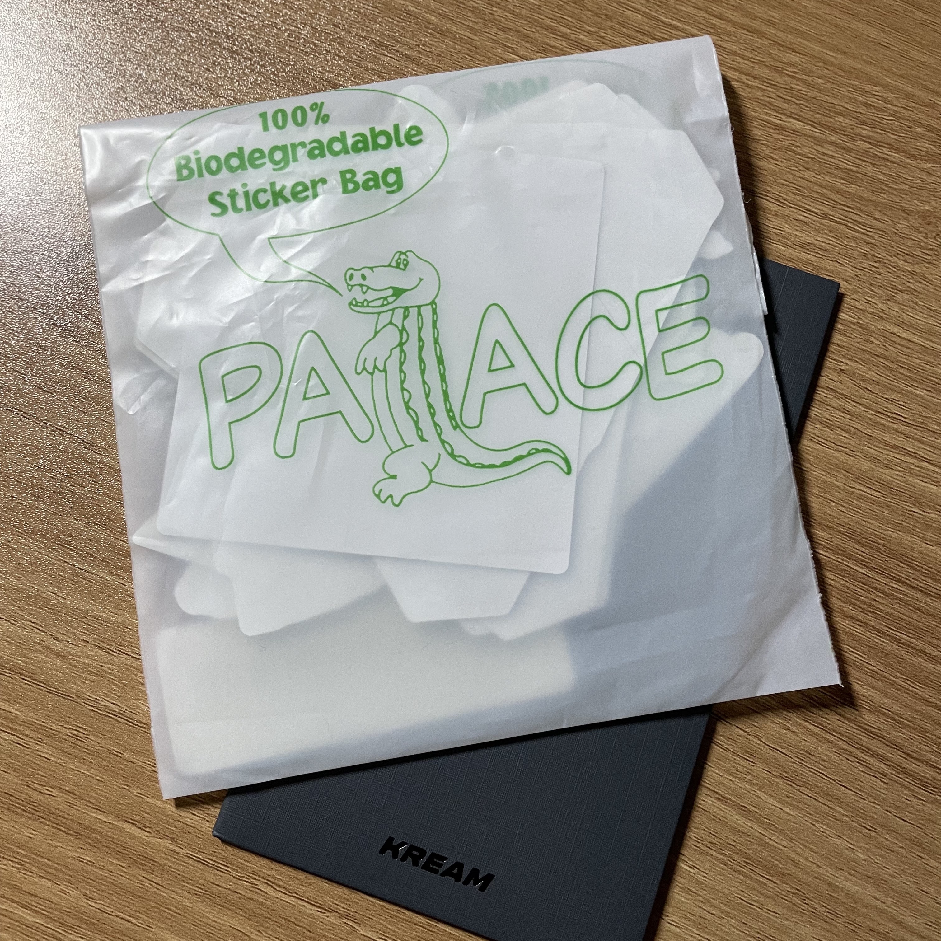 Palace Autumn Sticker Pack Multi - 23FW 착용 스타일 - 2