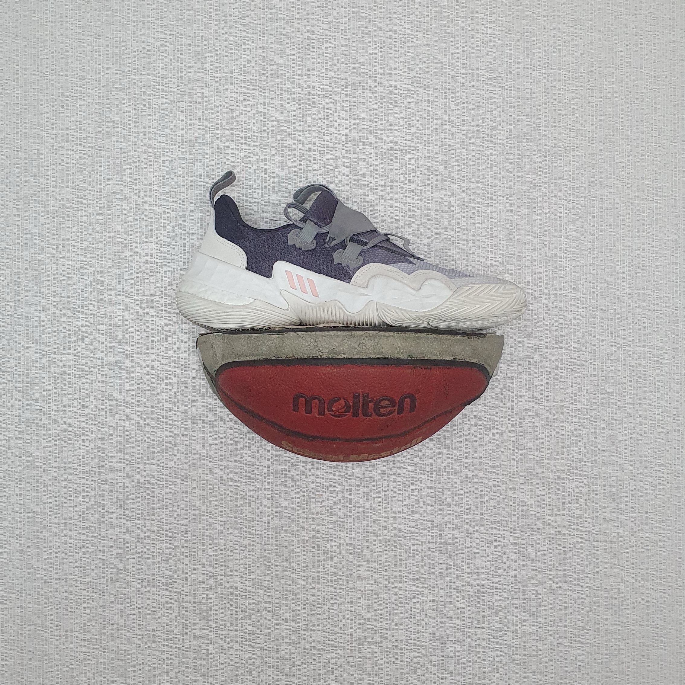 Adidas Trae Young 1 Carbon Core White 착용 스타일