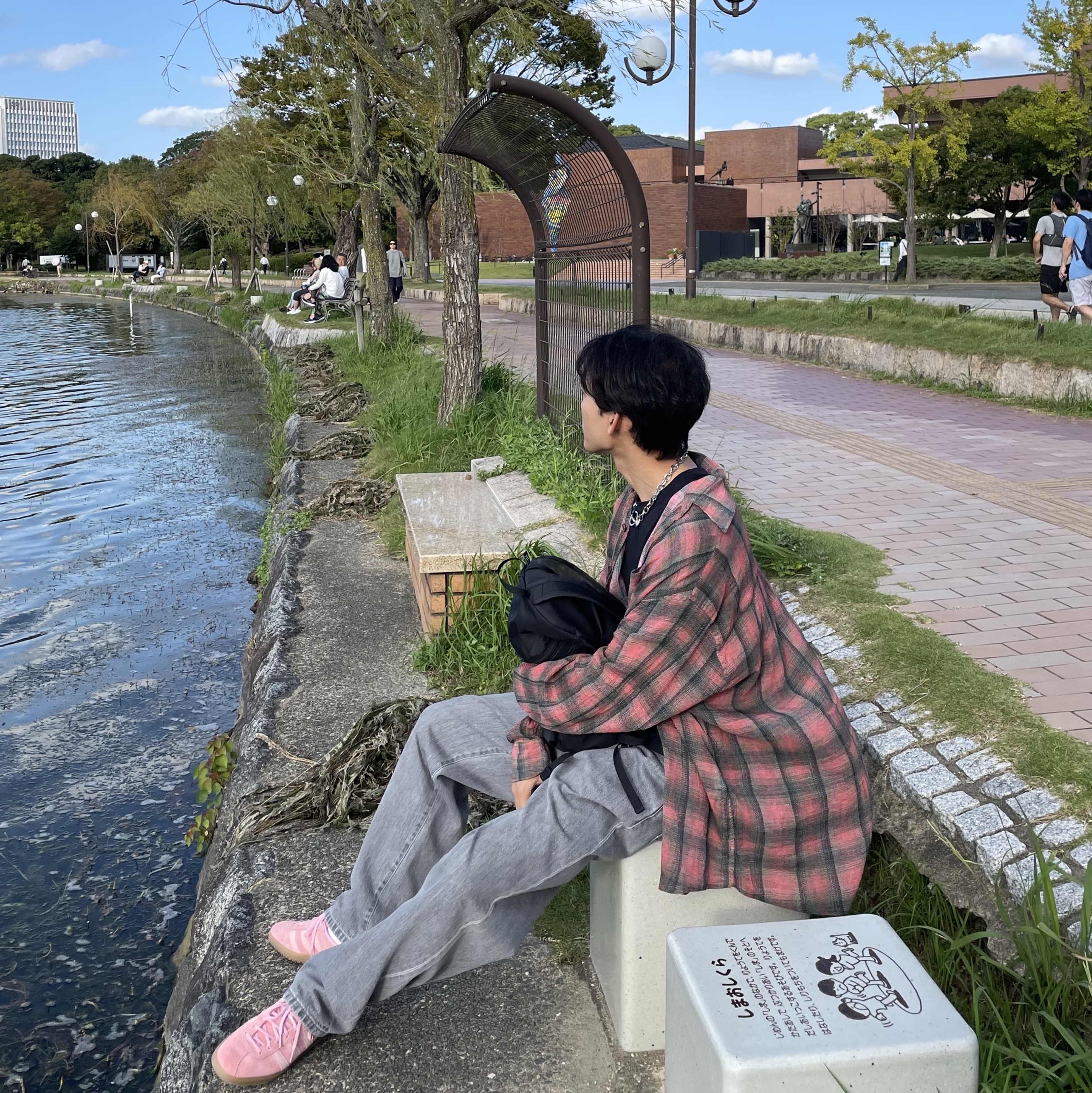 Our Legacy Borrowed Shirt Big Lumbercheck Print, Adidas Bermuda Glow Pink 착용 스타일 - 1