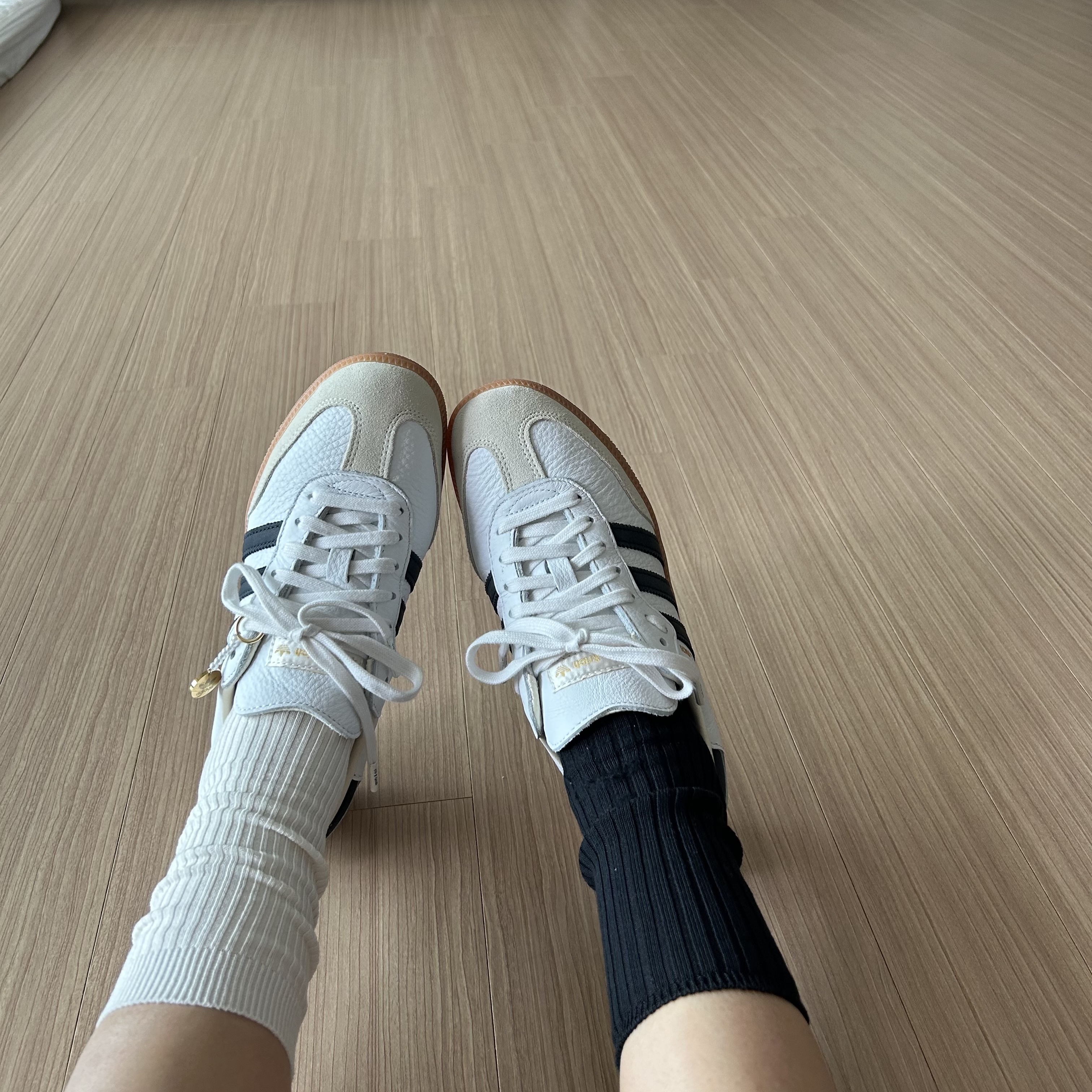 Adidas x Sporty & Rich Samba Cloud White Legend Ink 착용 스타일