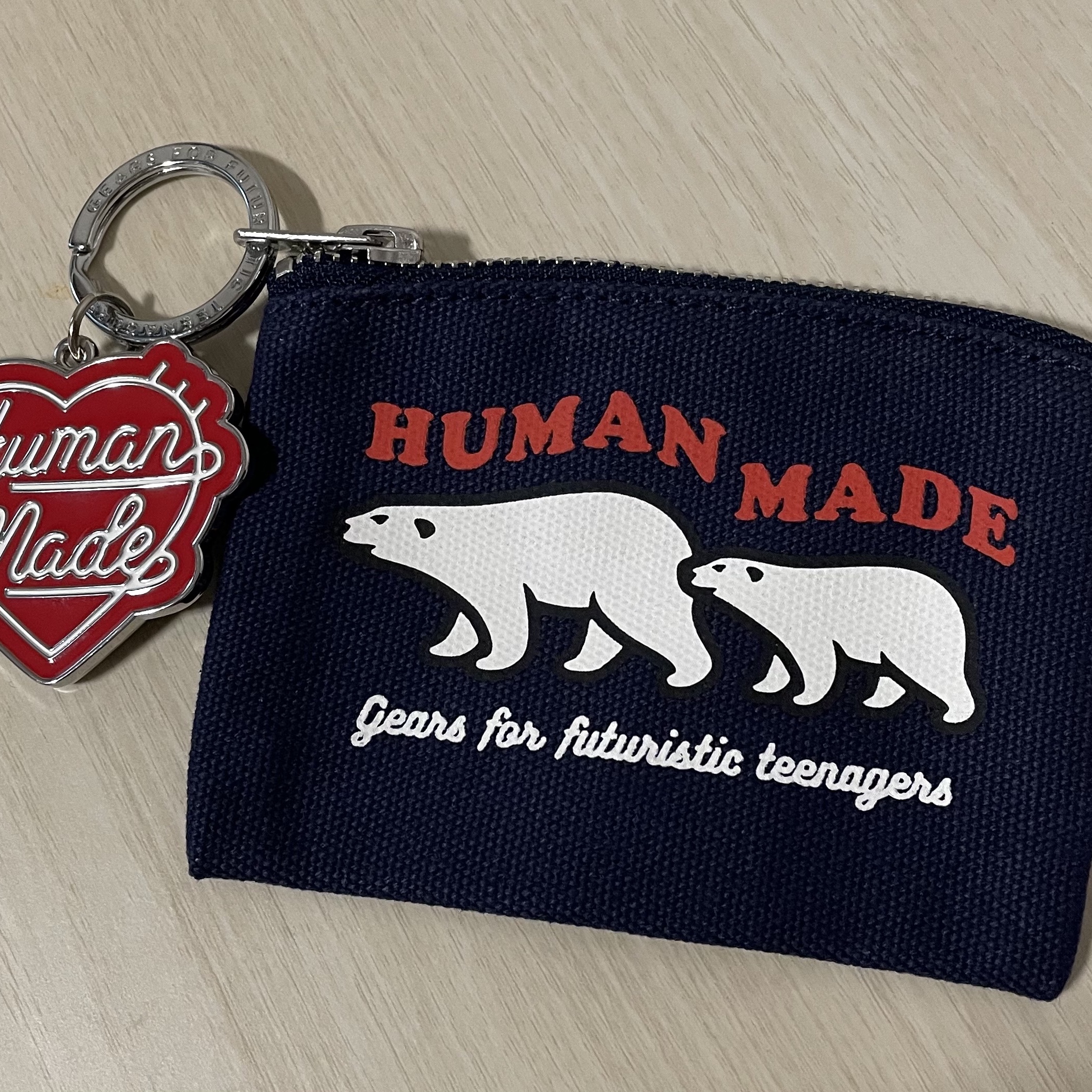 Human Made Heart Keyring Red, Human Made Card Case Navy 착용 스타일 - 3