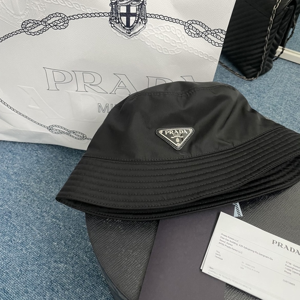 Prada Re-Nylon Bucket Hat Black 착용 스타일