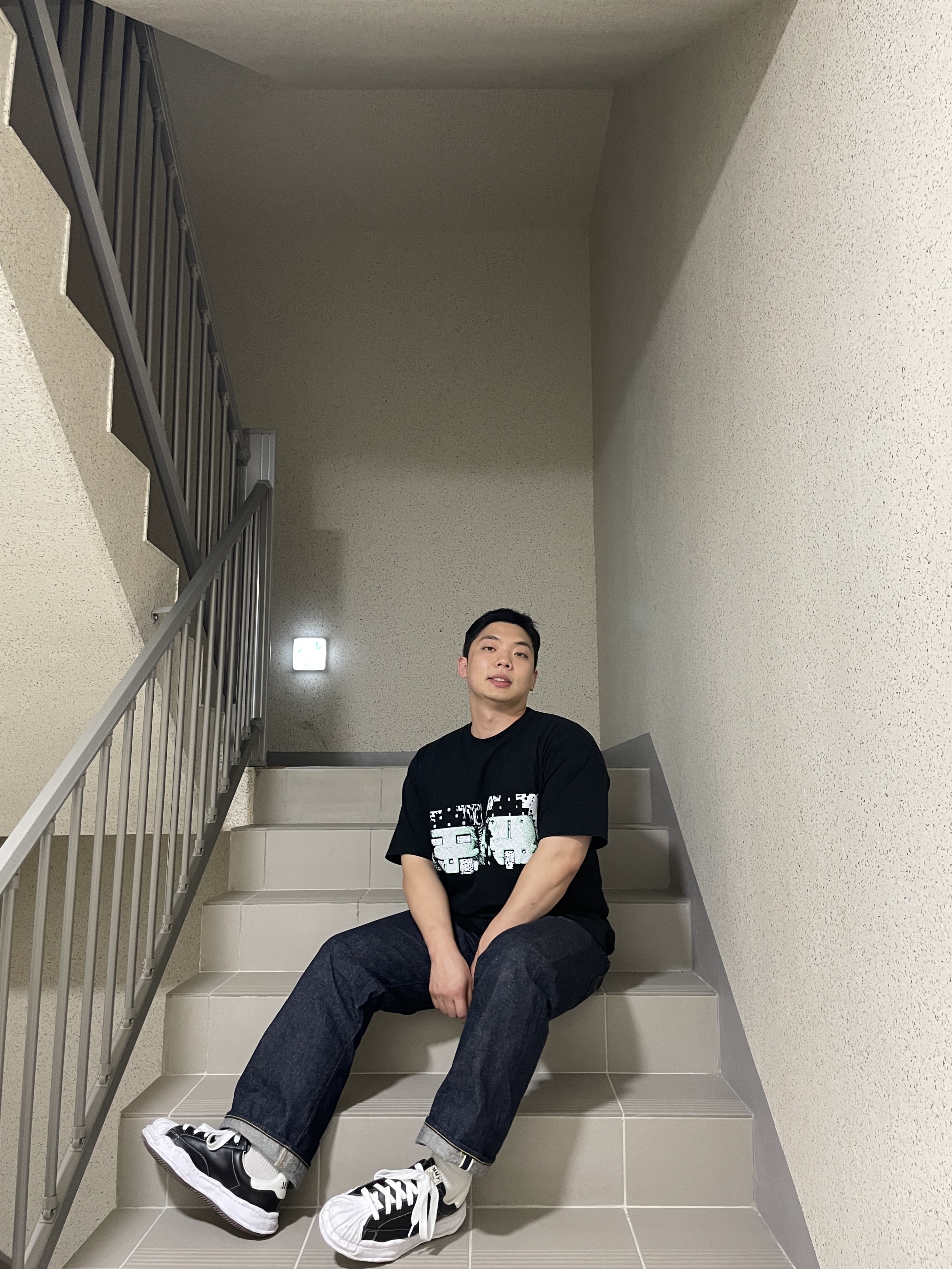 Maison Mihara Yasuhiro Blakey OG Sole Leather Low-top Sneakers Black, Cav Empt Displeased T-Shirt Black - 23FW 착용 스타일 - 3