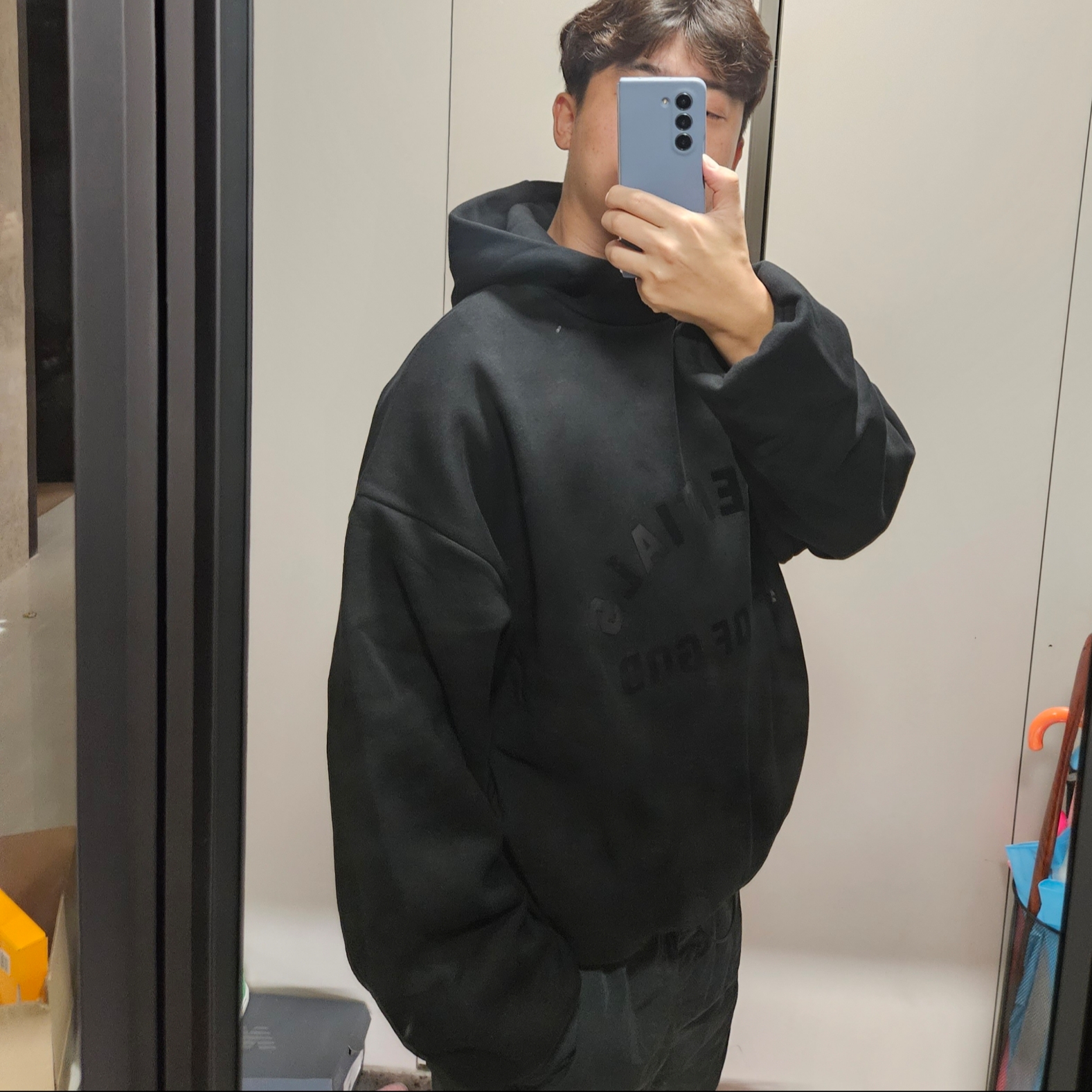Essentials The Black Collection Hoodie Jet Black - 23SS 착용 스타일 - 3