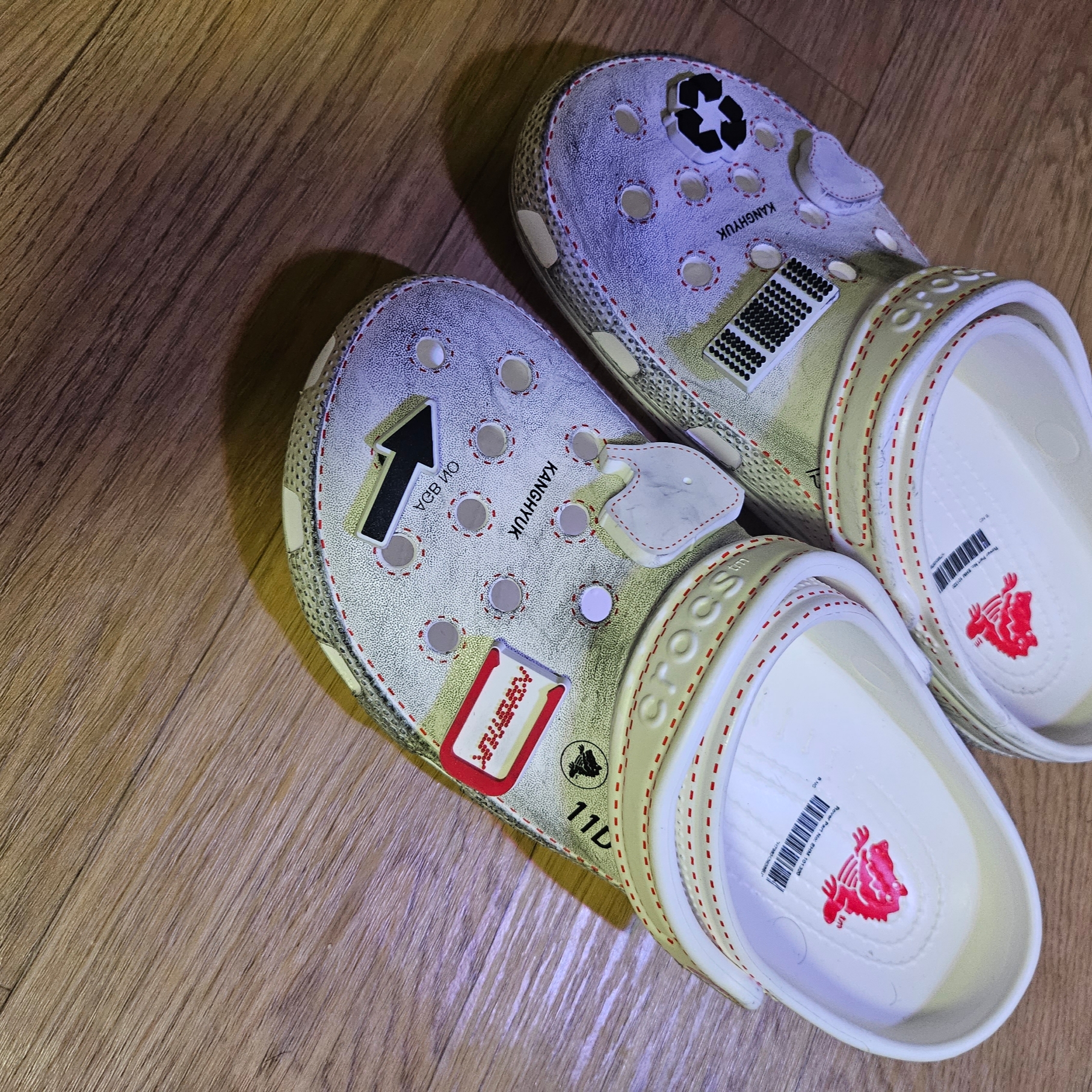 Crocs x Kanghyuk Classic Clog White 착용 스타일 - 1