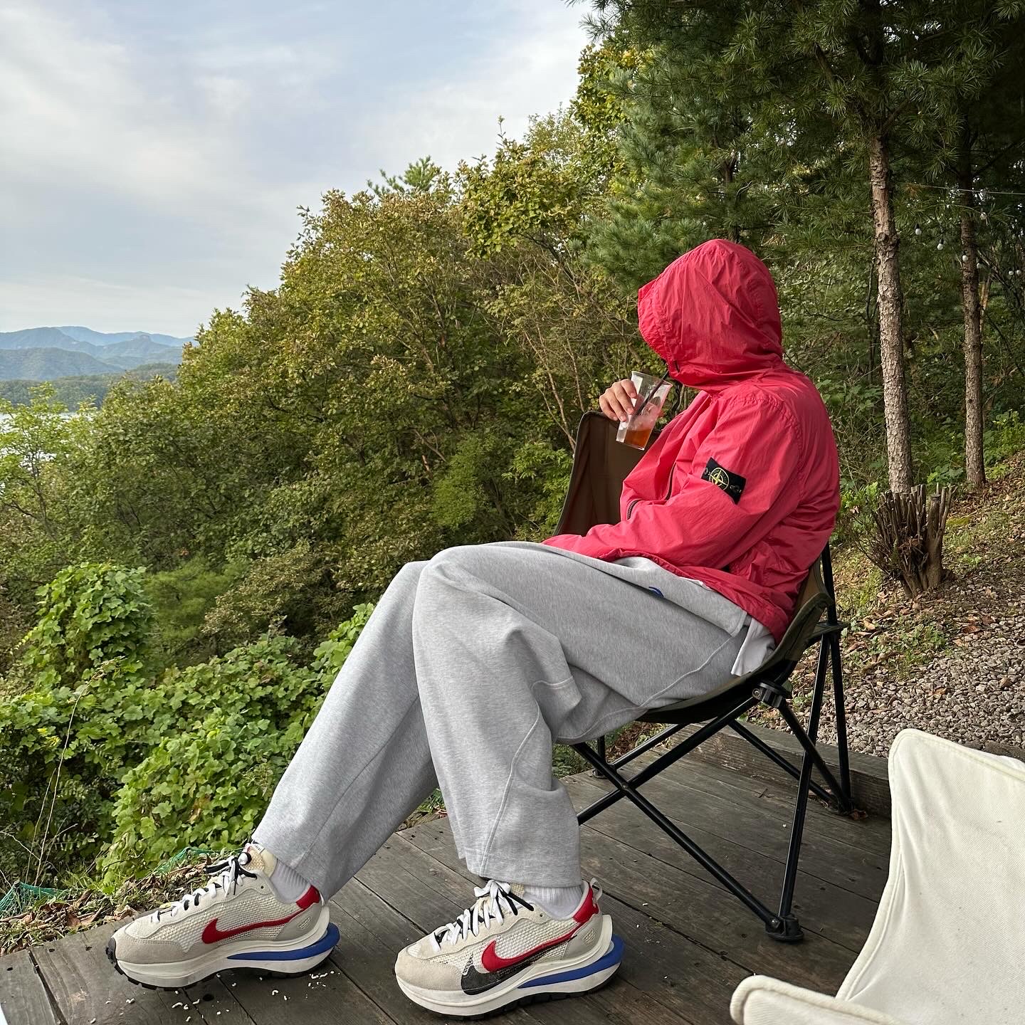 Nike x Sacai VaporWaffle Royal Fuchsia, Zara x Ader Error Jogger Pants Grey 착용 스타일 - 1