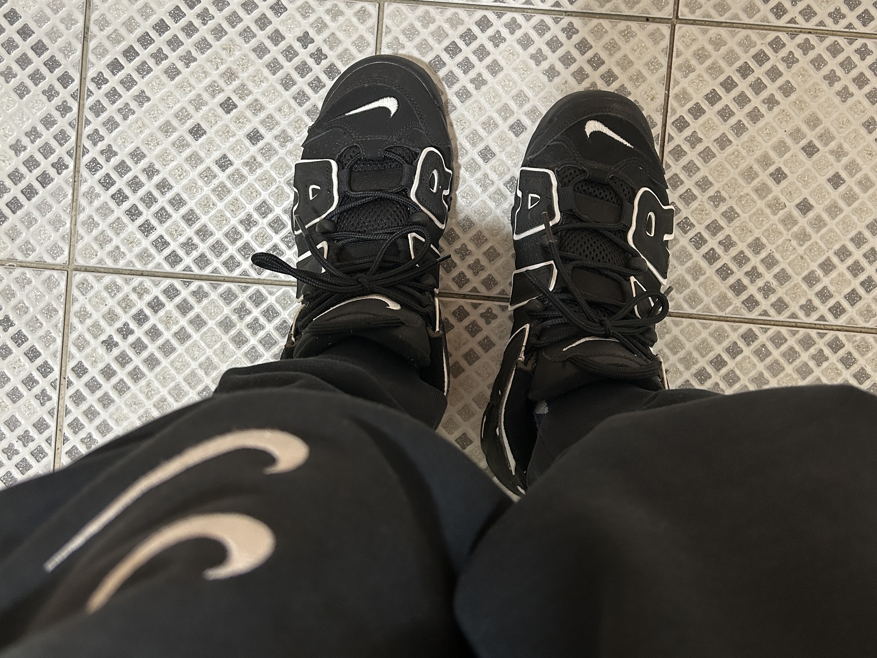 Nike Air More Uptempo Black White 2020 착용 스타일