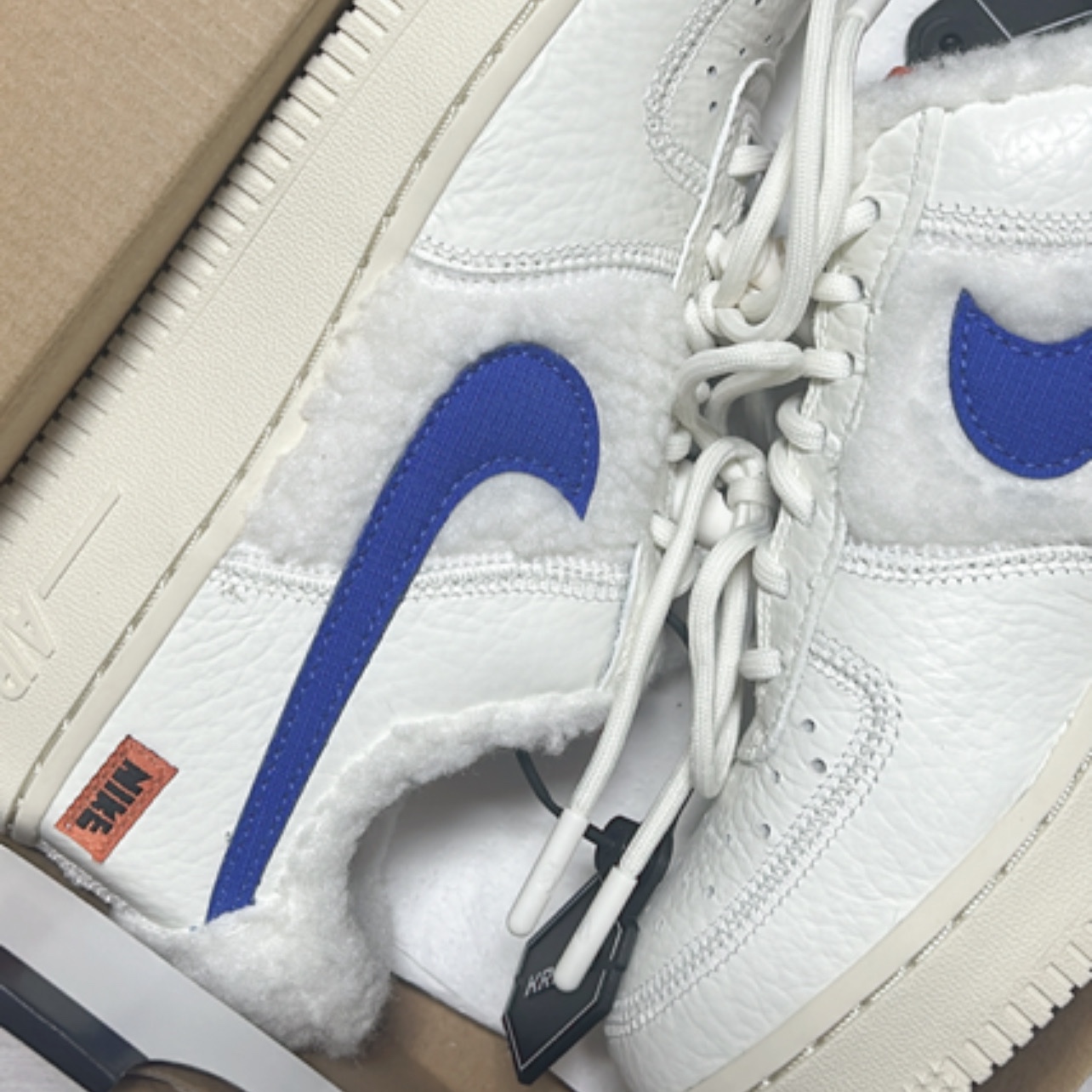 (W) Nike Air Force 1 '07 Sherpa Fleece 착용 스타일