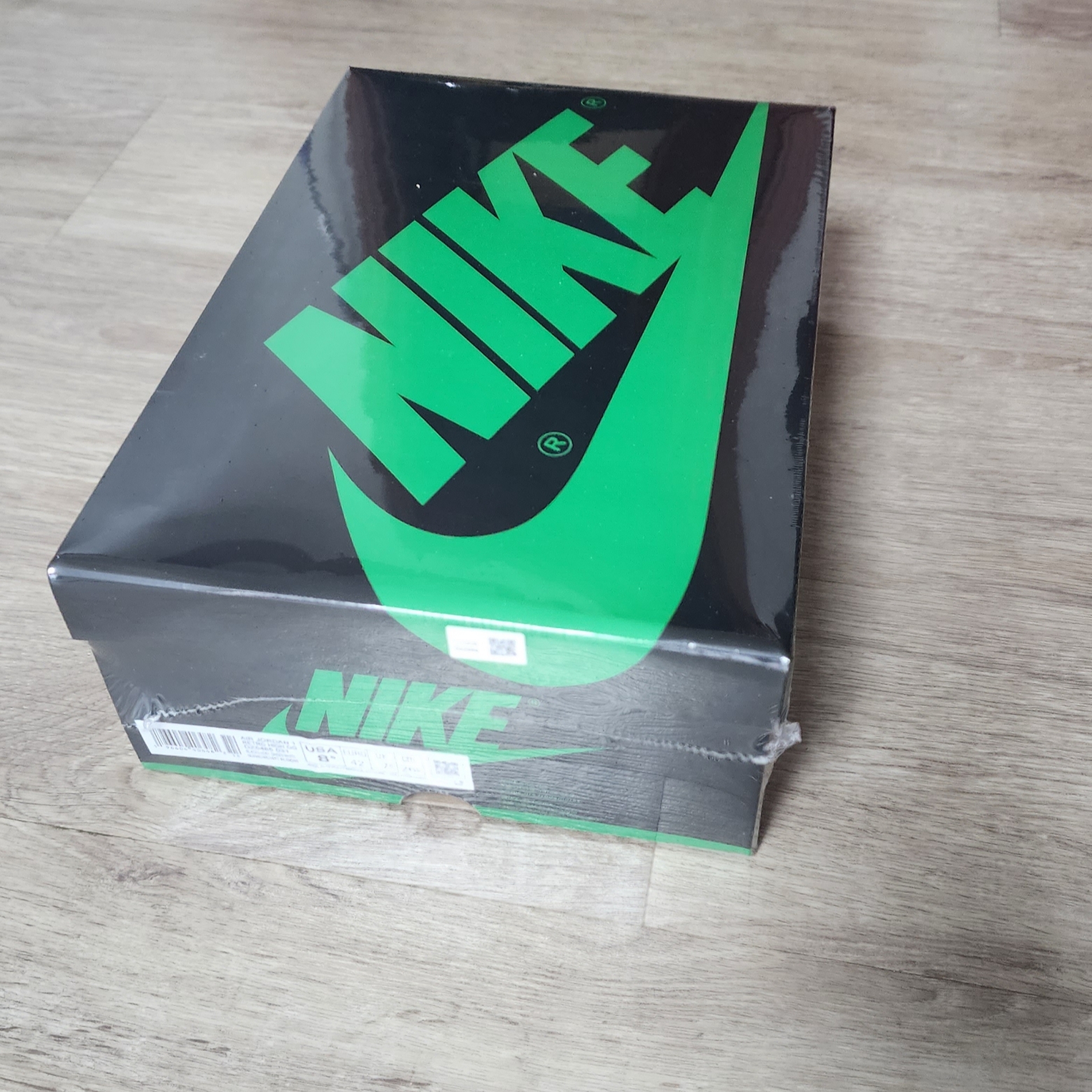 Jordan 1 Retro High OG Black and Lucky Green 착용 스타일 - 1