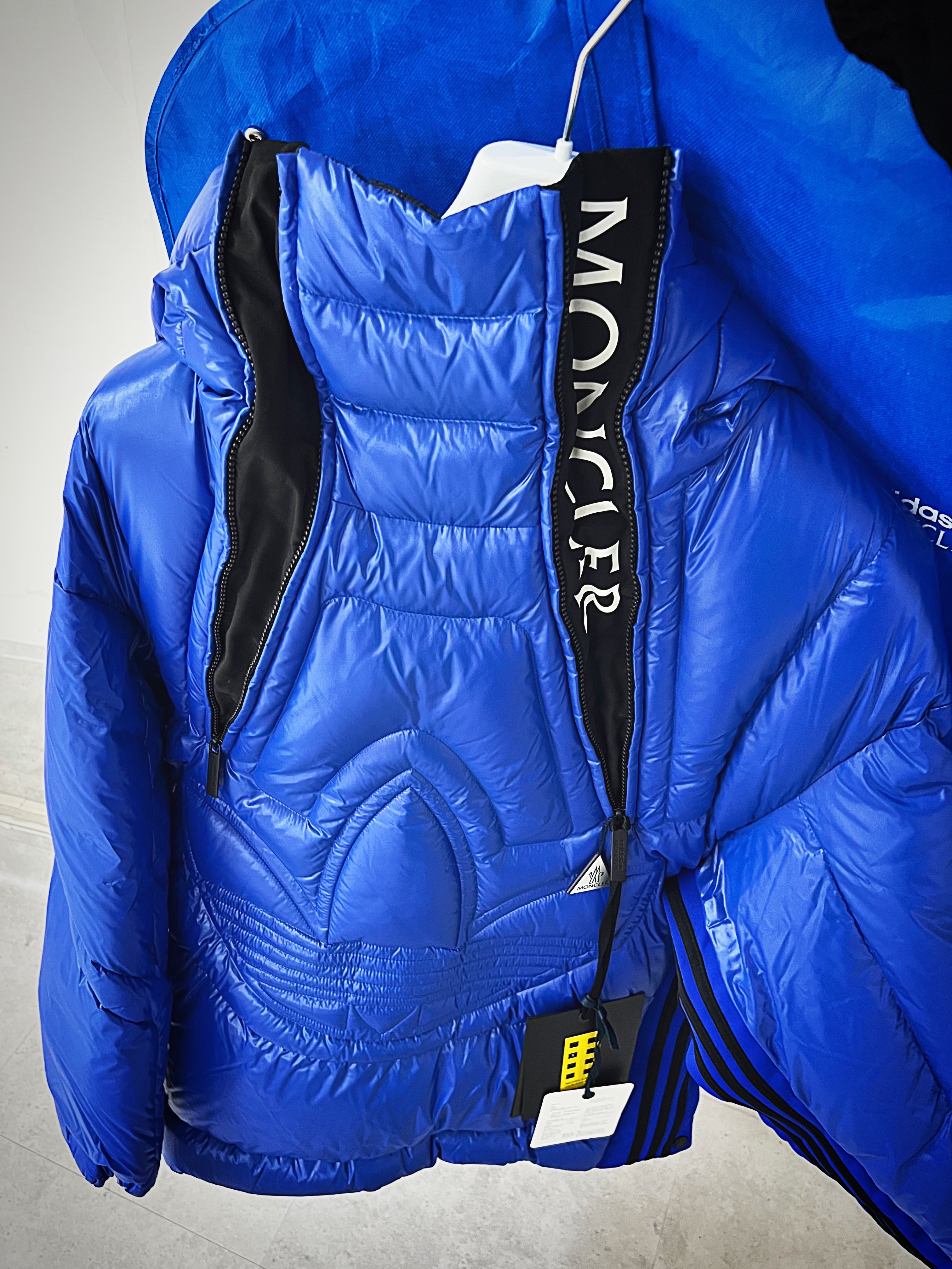 Jordan x SoleFly LS Slide SP Black and Sport Red, Moncler x Adidas Chambery Short Down Jacket Blue - 23FW 착용 스타일 - 5