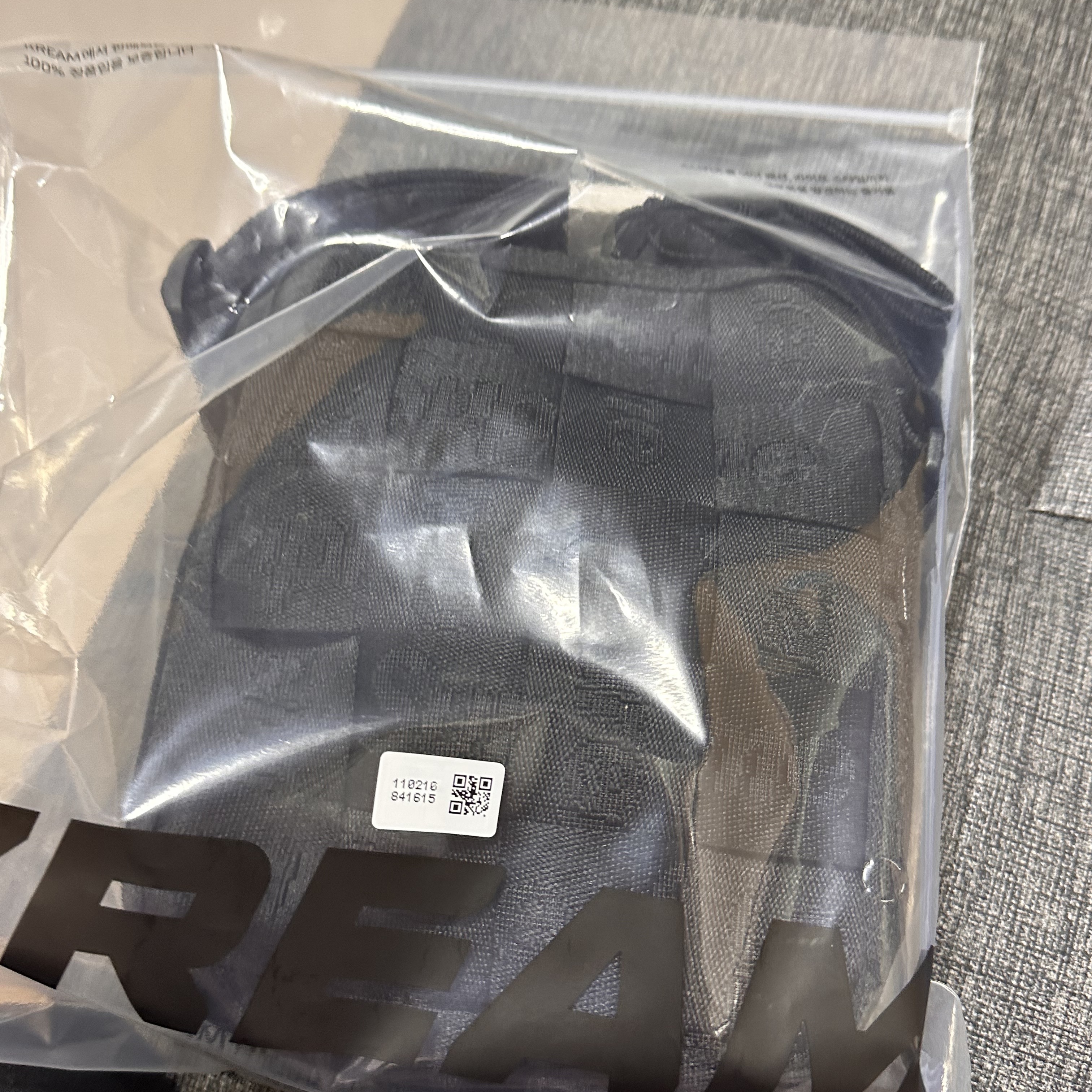 Supreme Woven Shoulder Bag Black - 23SS 착용 스타일 - 3