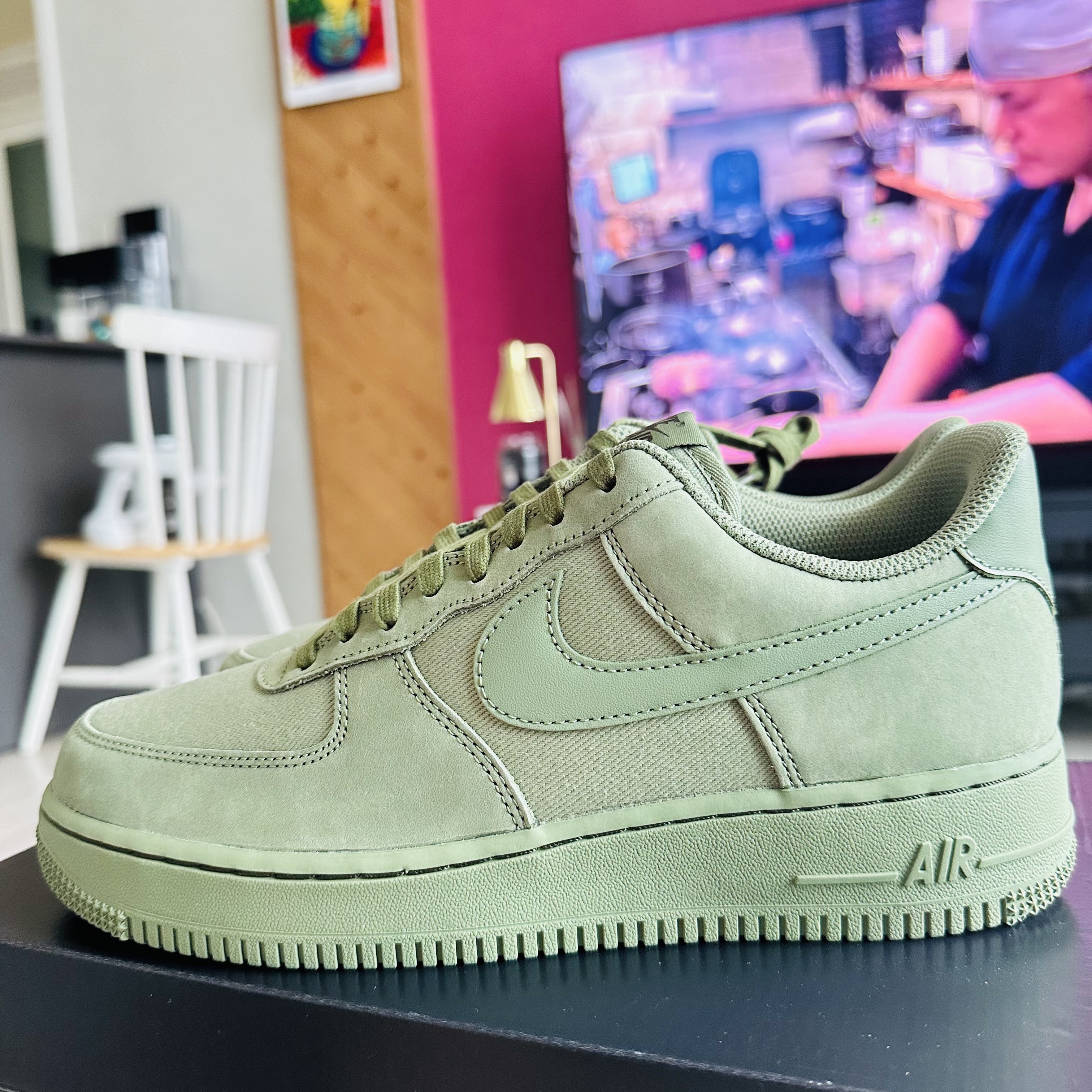 Nike Air Force 1 '07 LX Oil Green 착용 스타일 - 1